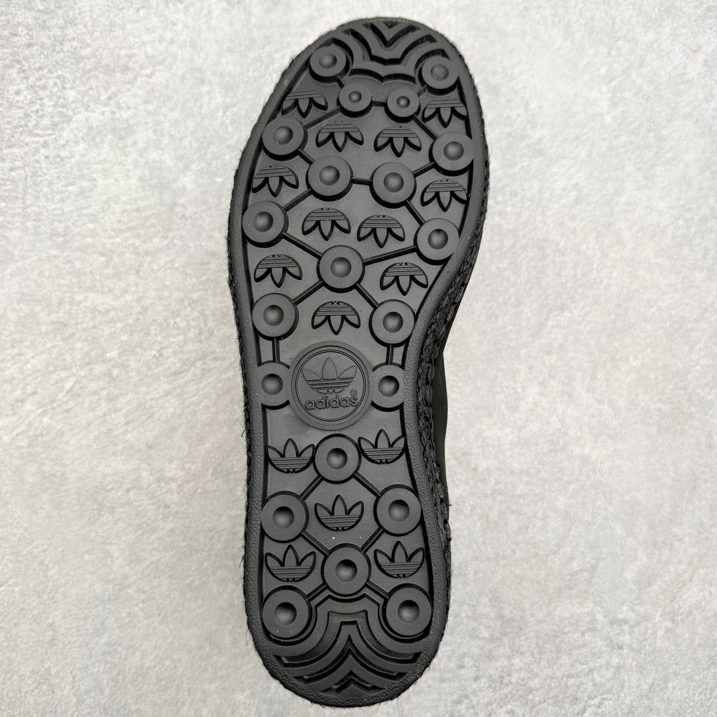 图片[9]-CLOTx AD Originals Gazelle 陈冠希联名款三叶草 草鞋德训鞋 冠希哥的设计理念把国风融入到现代潮流中 传统工艺材质 像厚麻布拼接材质 侧面是白色串珠三道杠 还有金色烫印字母 鞋底像草鞋编织一样设计 橡胶鞋底有三叶草logo 后跟处一个三叶草和一个联名logo 实拍调校N版已经零色差零失真 百分百还原实物色彩所见即所得 不存在货不对板色差等低级问题 选购参考实物拍摄 不混卖不参货 只用心做好货严格选品 承诺混一赔十 尺码：36 36.5 37.5 38 38.5 39 40 40.5 41 42 42.5 43 44 44.5 45-选品中心