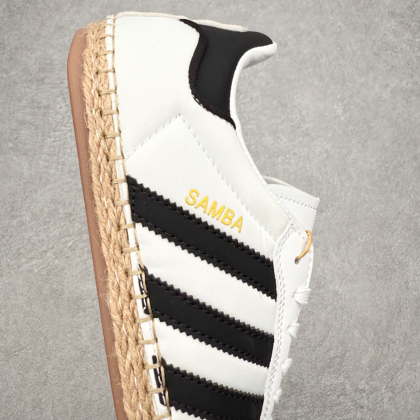 图片[6]-CLOTx AD Originals Gazelle 陈冠希联名款三叶草 草鞋德训鞋 冠希哥的设计理念把国风融入到现代潮流中 传统工艺材质 像厚麻布拼接材质 侧面是白色串珠三道杠 还有金色烫印字母 鞋底像草鞋编织一样设计 橡胶鞋底有三叶草logo 后跟处一个三叶草和一个联名logo 实拍调校N版已经零色差零失真 百分百还原实物色彩所见即所得 不存在货不对板色差等低级问题 选购参考实物拍摄 不混卖不参货 只用心做好货严格选品 承诺混一赔十 尺码：36 36.5 37.5 38 38.5 39 40 40.5 41 42 42.5 43 44 44.5 45-选品中心