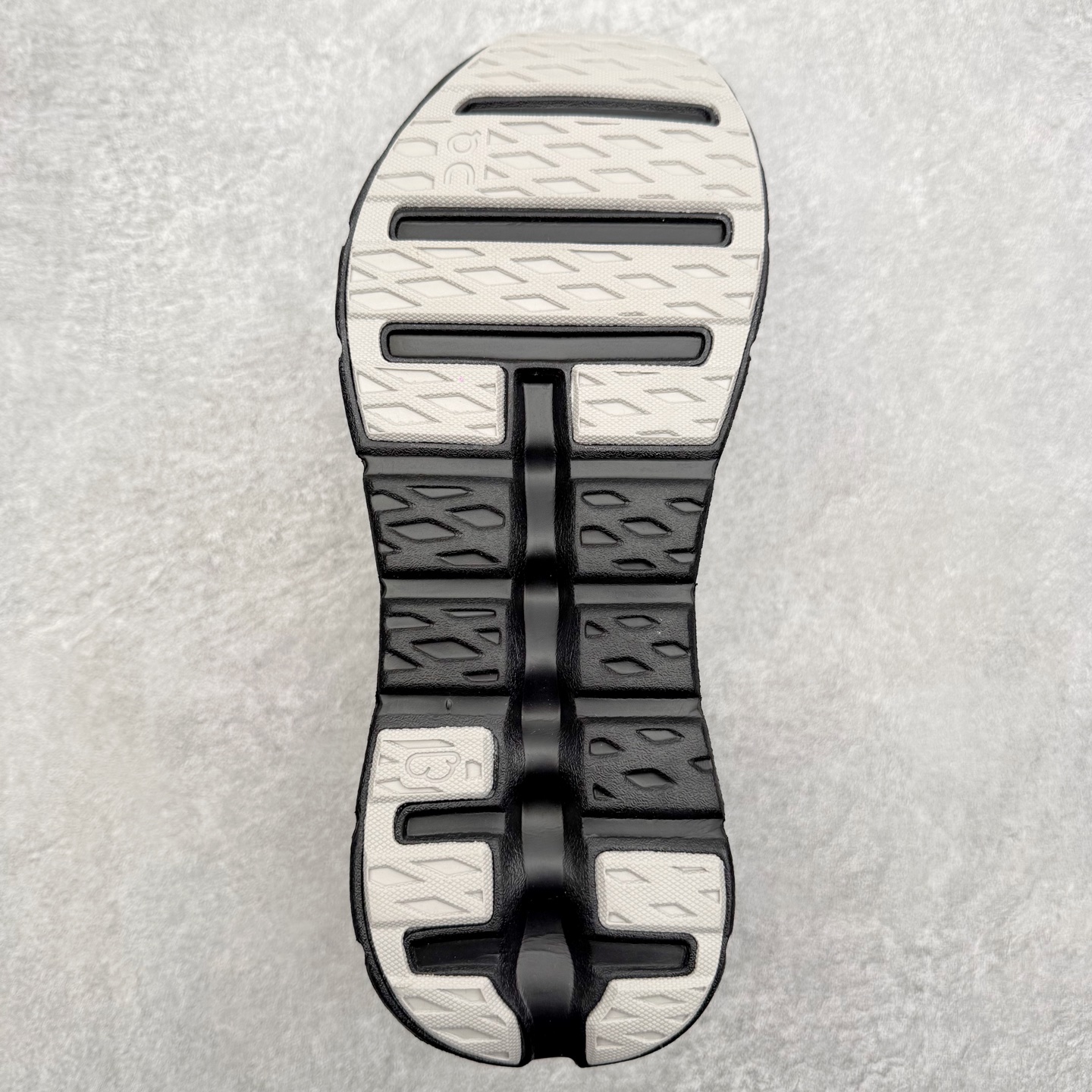 图片[9]-＃福利特价 On昂跑 Cloudtilt 圆头系带减震耐磨低帮生活休闲鞋 此运动品牌 开创于2010年 缓震着陆、强效回弹、轻柔质感的设计构思始终是ON研制关键 与此同时基于“为全球提供革新性的跑步感受”信念 陆续推出了多款跑鞋及其以专业运动人体跑步工程学为设计关键的功能性跑步服饰设备 让跑者不费力气地畅快畅跑 尺码：36 36.5 37.5 38 38.5 39 40 40.5 41 42 42.5 43 44 44.5 45-选品中心