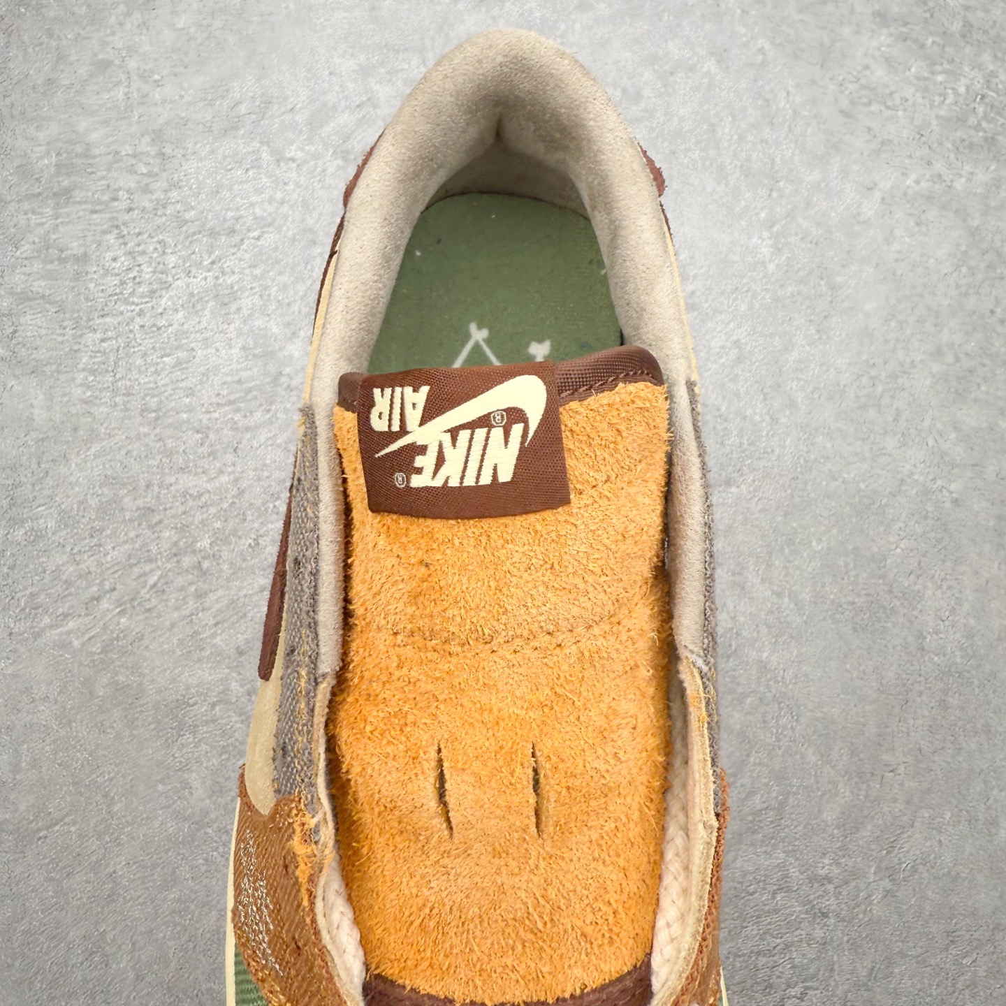 图片[5]-＃DT纯原 Zion Williamson x Air Jordan AJ1 Retro Low OG \\\”yoodoo” 棕色 巫毒娃娃 锡安 DZ7292-200 终端优势供应 市面中低帮最具代表性版本没有之一 口碑大厂出品 品控大底版型不断改良更新 全套原纸板楦头开发 确保原汁原味 完美呈现版型 完美零毛边处理 原厂内置全掌气垫 价格定位良心 平台专用代工流水线出品 一眼公司既视感 拿到手的一瞬间就与众不同 碾压市面所有版本 全部原鞋开发 每一个配色都会采购原鞋确认细节 打破市面看图做货无好货之说 尺码：35.5 36 36.5 37.5 38 38.5 39 40 40.5 41 42 42.5 43 44 44.5 45 46-选品中心