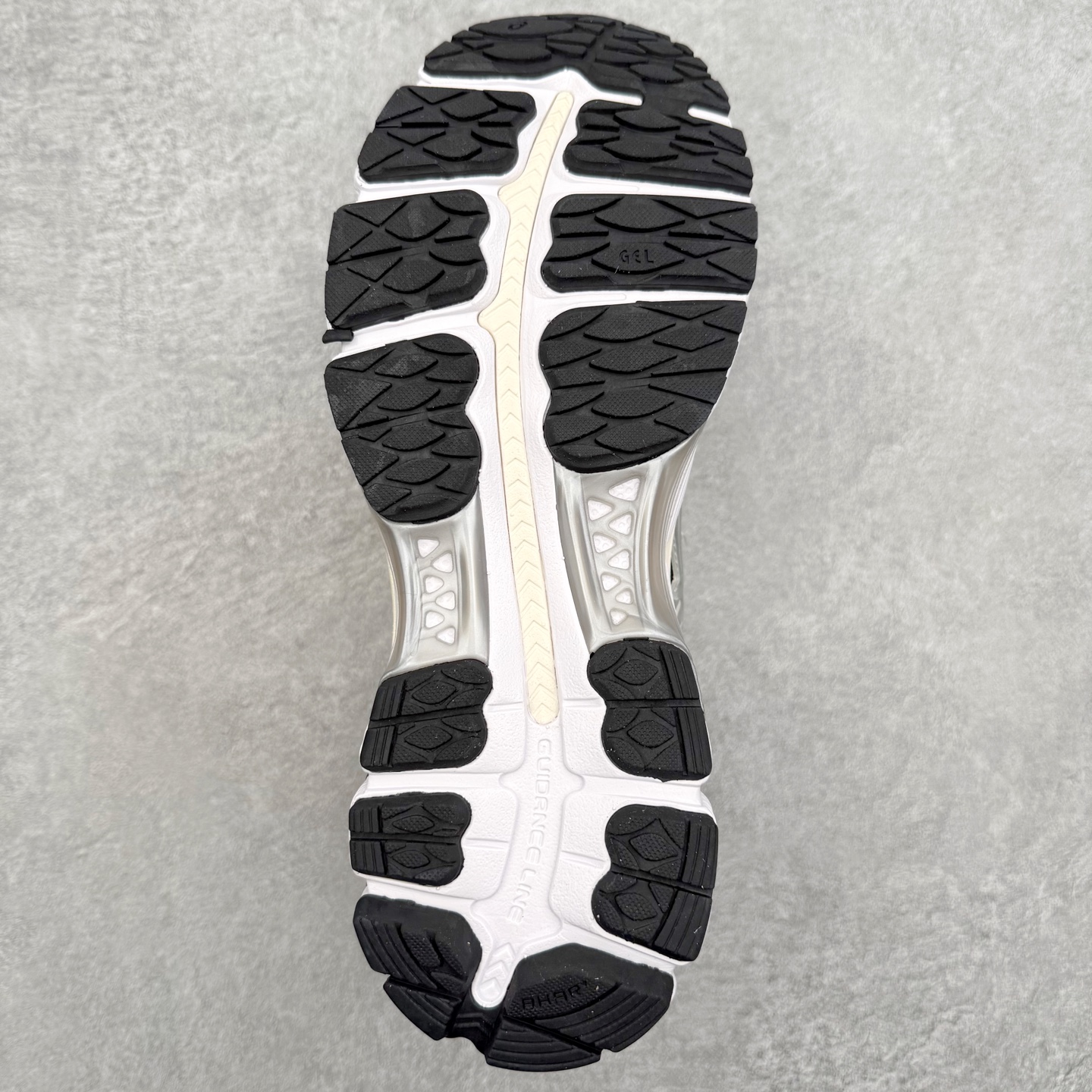 图片[9]-Asics Gel Kayano 12.1 亚瑟士卡亚诺12.1代系列低帮轻量缓震休闲运动跑步鞋 采用环保太空合成革配合透气网眼布鞋面材质 中底3D可视GEL缓震胶效果 升级EVA全新缓震中底部位科技组合耐磨橡胶外底片 尺码：36 37 37.5 38 39 39.5 40.5 41.5 42 42.5 43.5 44 44.5 45-选品中心