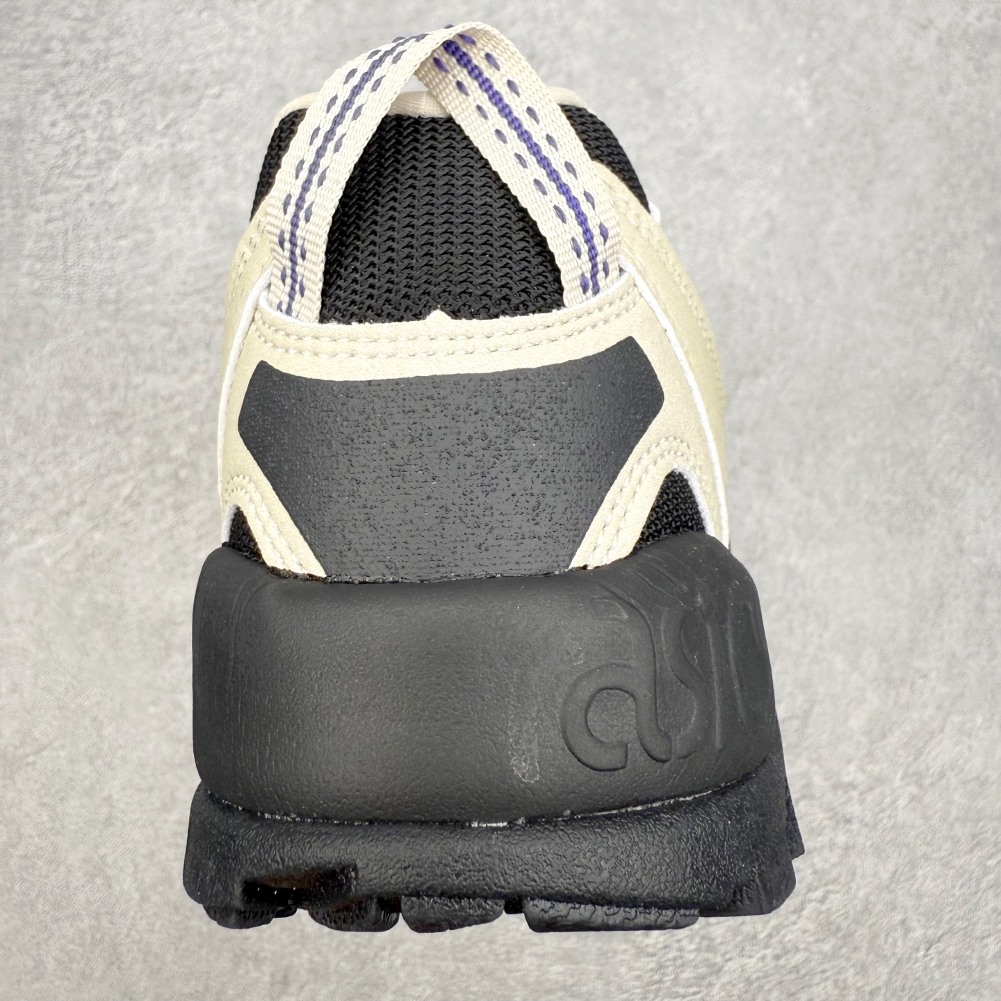 图片[8]-Asics Gel-PICKAX 亚瑟士运动休闲透气专业跑鞋 鞋面采用反绒皮与网布拼接 透气舒适兼具休闲时尚 结合简明的配色 展现品牌的传承 及引领复古流行的主题 虎爪造型的LOGO 鞋身稳定包裹系统 支撑鞋身 经典宽大鞋型配备防偏移设计 提升包裹性 穿着舒适 鞋面透气孔设计 提供透气性 尺码：36 37 37.5 38 39 39.5 40 40.5 41.5 42 42.5 43.5 44 45-选品中心