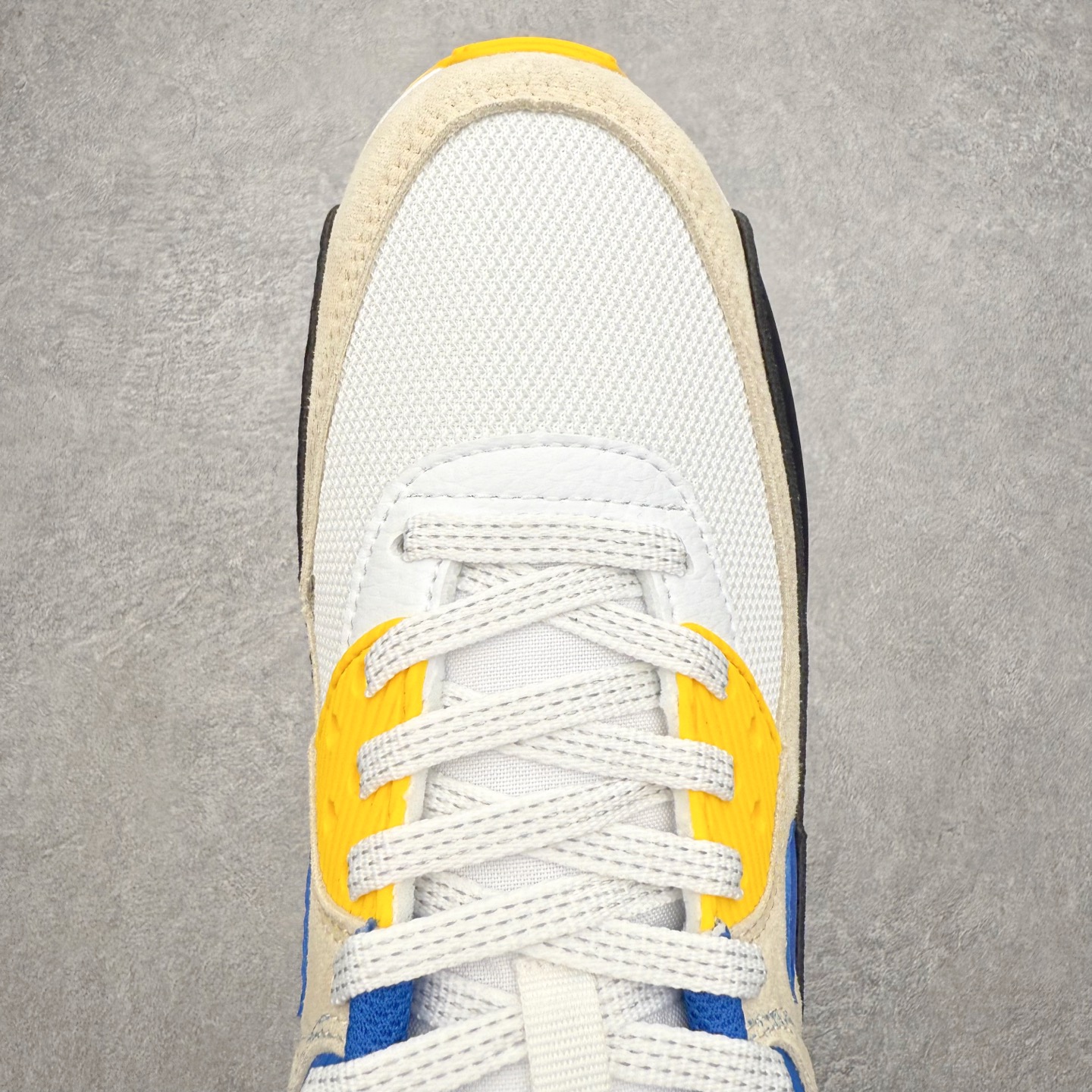 图片[4]-＃MX版 NK Air MAX 90 气垫复古减震跑步鞋 II7587-100 经典重温 独家陆续补货 外单专供大厂出品 品质稳定 一百余色 终端操作 Air Max 90于1990年推出 来自Air Max系列 在Air Max 1的基础上改进而得 增加了气垫面积 外型上也更为流线 最特別的就是加入了菱纹塑胶嵌板 为Air Max 90增添了许多潮流气息 皮革鞋面 造就出色耐穿性和支撑力 Max Air缓震配置搭配泡棉中底 令Air Max 90轻盈而舒适 华夫格橡胶外底 铸就Air Max 90非凡的抓地力 而Air Max 90不仅是一双跑鞋 它成功跨越了时间的演进 成为了球鞋文化与潮流圈中最熟为人知的鞋款之一 尺码：36 36.5 37.5 38 38.5 39 40 40.5 41 42 42.5 43 44 44.5 45-选品中心