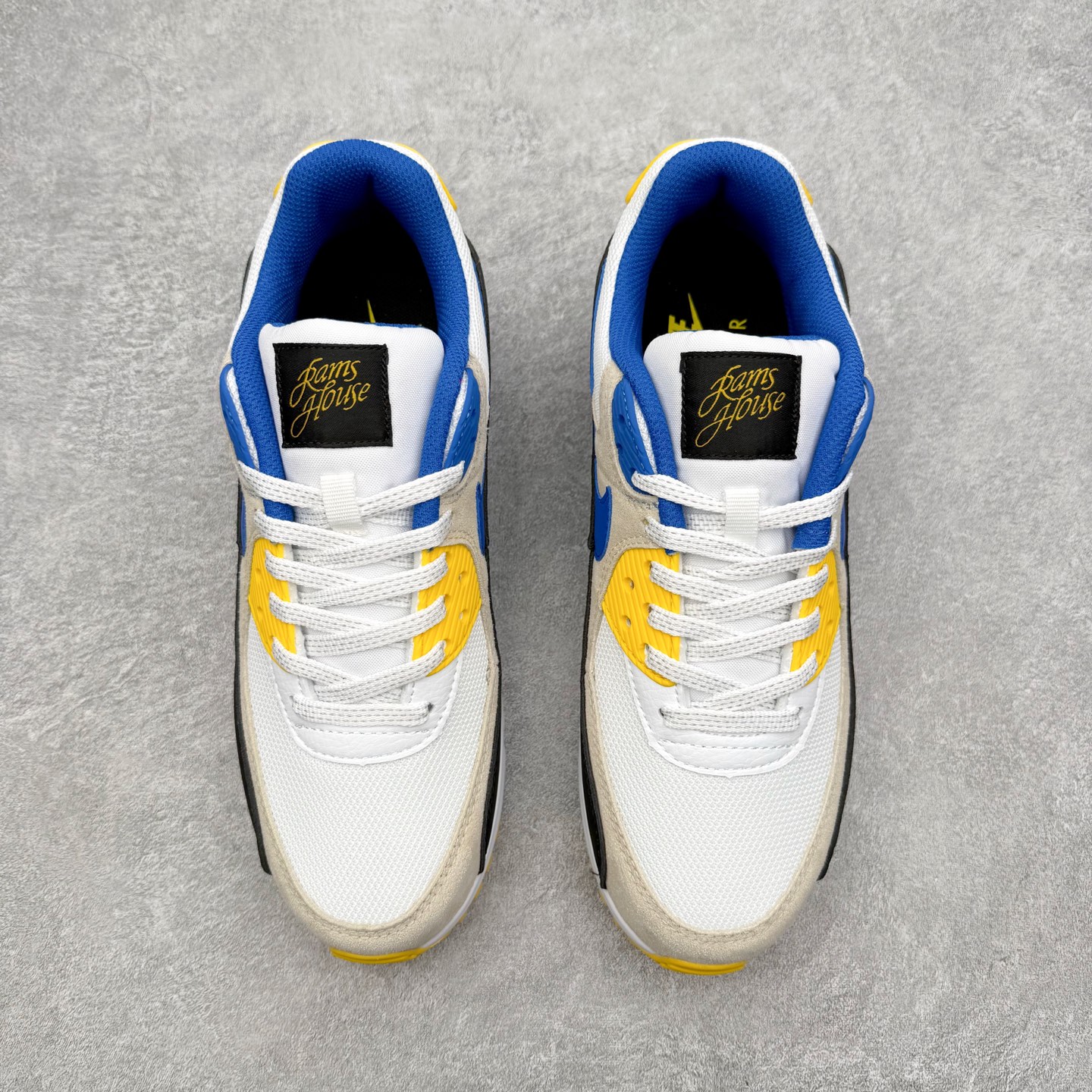 图片[2]-＃MX版 NK Air MAX 90 气垫复古减震跑步鞋 II7587-100 经典重温 独家陆续补货 外单专供大厂出品 品质稳定 一百余色 终端操作 Air Max 90于1990年推出 来自Air Max系列 在Air Max 1的基础上改进而得 增加了气垫面积 外型上也更为流线 最特別的就是加入了菱纹塑胶嵌板 为Air Max 90增添了许多潮流气息 皮革鞋面 造就出色耐穿性和支撑力 Max Air缓震配置搭配泡棉中底 令Air Max 90轻盈而舒适 华夫格橡胶外底 铸就Air Max 90非凡的抓地力 而Air Max 90不仅是一双跑鞋 它成功跨越了时间的演进 成为了球鞋文化与潮流圈中最熟为人知的鞋款之一 尺码：36 36.5 37.5 38 38.5 39 40 40.5 41 42 42.5 43 44 44.5 45-选品中心