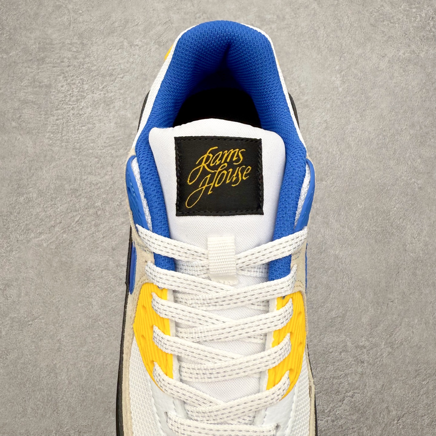 图片[5]-＃MX版 NK Air MAX 90 气垫复古减震跑步鞋 II7587-100 经典重温 独家陆续补货 外单专供大厂出品 品质稳定 一百余色 终端操作 Air Max 90于1990年推出 来自Air Max系列 在Air Max 1的基础上改进而得 增加了气垫面积 外型上也更为流线 最特別的就是加入了菱纹塑胶嵌板 为Air Max 90增添了许多潮流气息 皮革鞋面 造就出色耐穿性和支撑力 Max Air缓震配置搭配泡棉中底 令Air Max 90轻盈而舒适 华夫格橡胶外底 铸就Air Max 90非凡的抓地力 而Air Max 90不仅是一双跑鞋 它成功跨越了时间的演进 成为了球鞋文化与潮流圈中最熟为人知的鞋款之一 尺码：36 36.5 37.5 38 38.5 39 40 40.5 41 42 42.5 43 44 44.5 45-选品中心