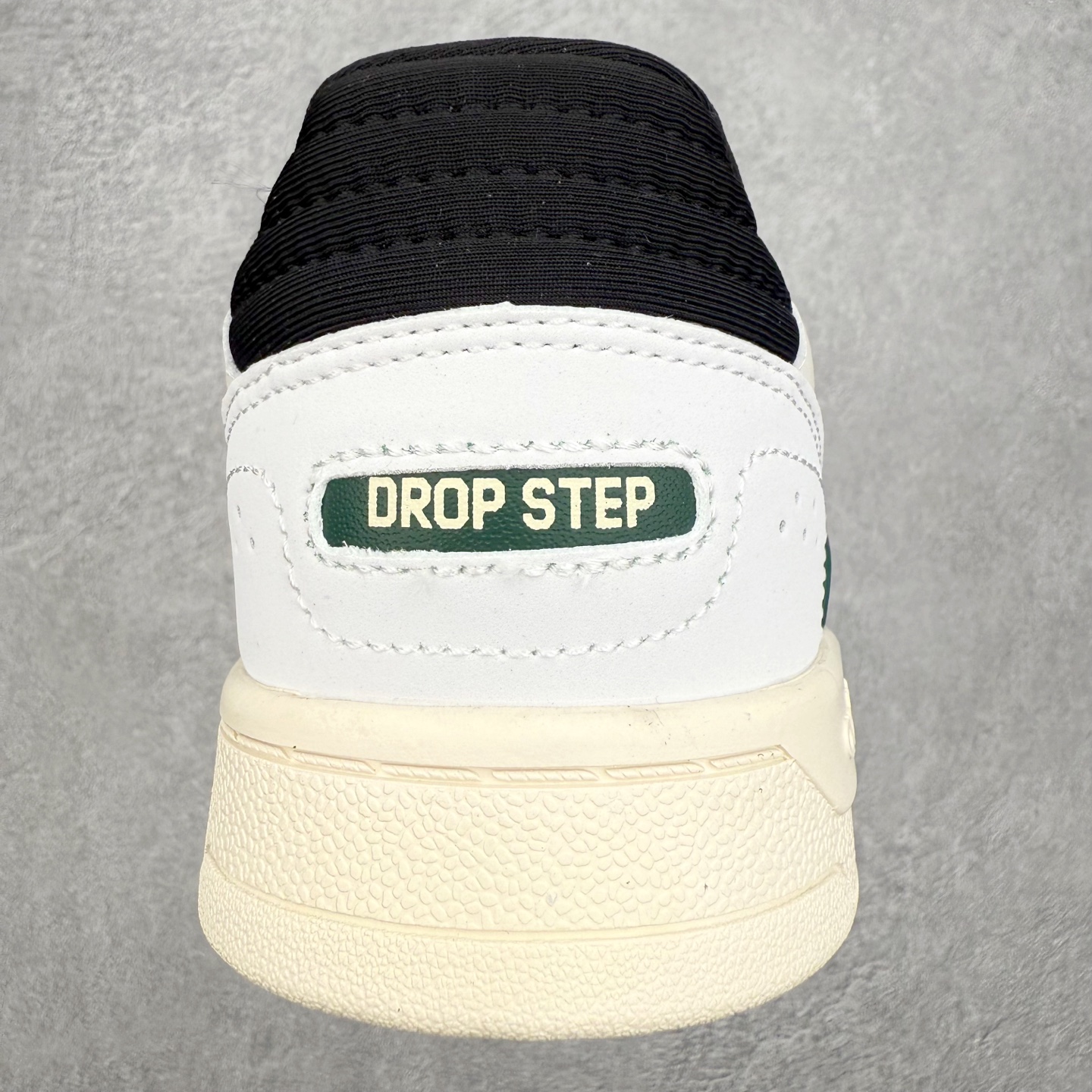 图片[8]-AD Originals 2020 DROP STEP XL三叶草新款 低帮校园休闲运动板鞋 汇聚80和90年代篮球鞋设计含纹理感皮革和绒面革混合鞋面 缀撞色细节 造型复古 搭配加衬及踝鞋领和乙烯乙酸乙烯酯(EVA)插片 脚感舒适 让复古篮球风伴你出 尺码：36 36²/₃ 37¹/₃ 38 38²/₃ 39¹/₃ 40 40²/₃ 41¹/₃ 42 42²/₃ 43¹/₃ 44 44²/₃ 45¹/₃-选品中心