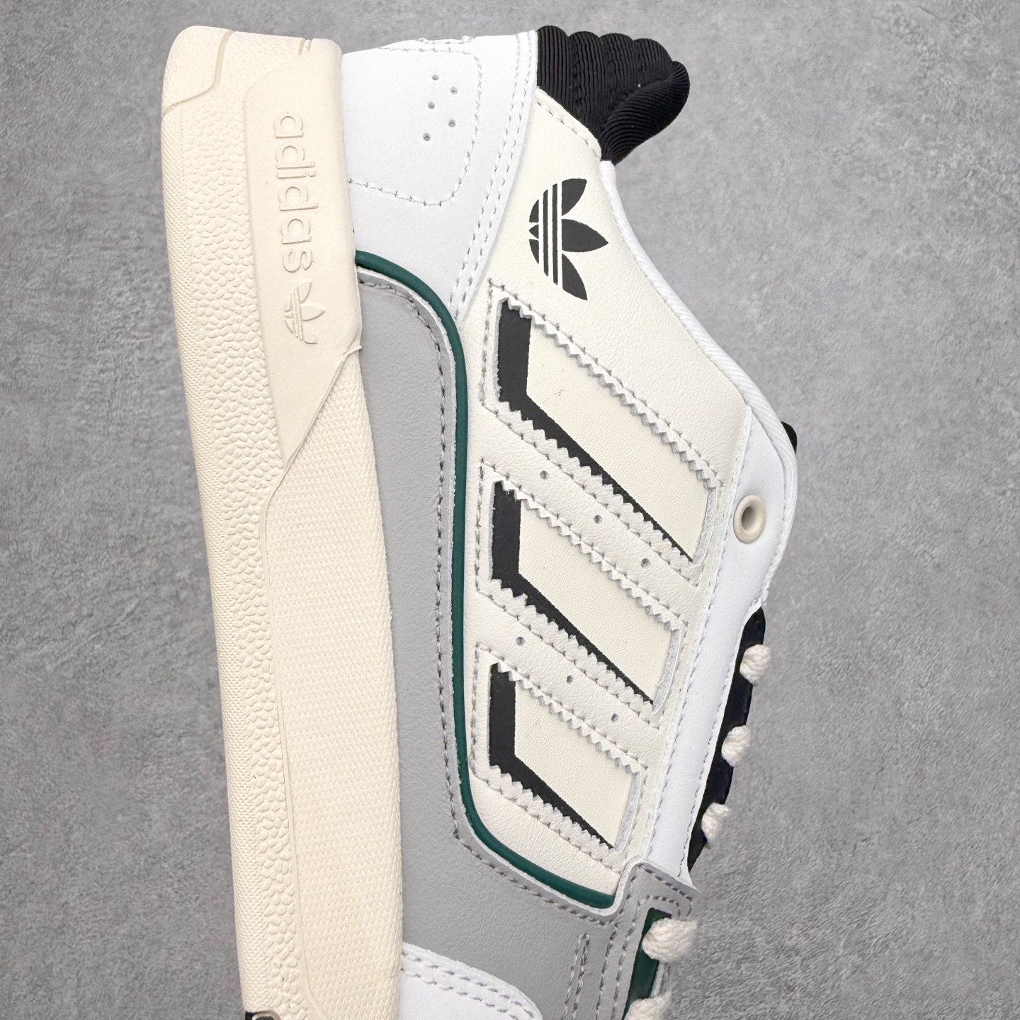 图片[6]-AD Originals 2020 DROP STEP XL三叶草新款 低帮校园休闲运动板鞋 汇聚80和90年代篮球鞋设计含纹理感皮革和绒面革混合鞋面 缀撞色细节 造型复古 搭配加衬及踝鞋领和乙烯乙酸乙烯酯(EVA)插片 脚感舒适 让复古篮球风伴你出 尺码：36 36²/₃ 37¹/₃ 38 38²/₃ 39¹/₃ 40 40²/₃ 41¹/₃ 42 42²/₃ 43¹/₃ 44 44²/₃ 45¹/₃-选品中心
