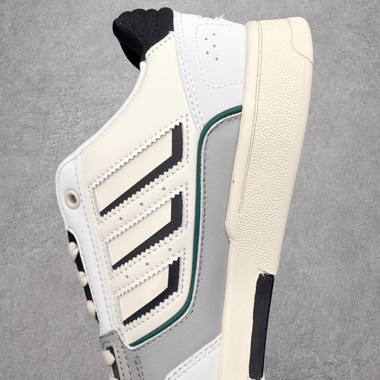 图片[7]-AD Originals 2020 DROP STEP XL三叶草新款 低帮校园休闲运动板鞋 汇聚80和90年代篮球鞋设计含纹理感皮革和绒面革混合鞋面 缀撞色细节 造型复古 搭配加衬及踝鞋领和乙烯乙酸乙烯酯(EVA)插片 脚感舒适 让复古篮球风伴你出 尺码：36 36²/₃ 37¹/₃ 38 38²/₃ 39¹/₃ 40 40²/₃ 41¹/₃ 42 42²/₃ 43¹/₃ 44 44²/₃ 45¹/₃-选品中心