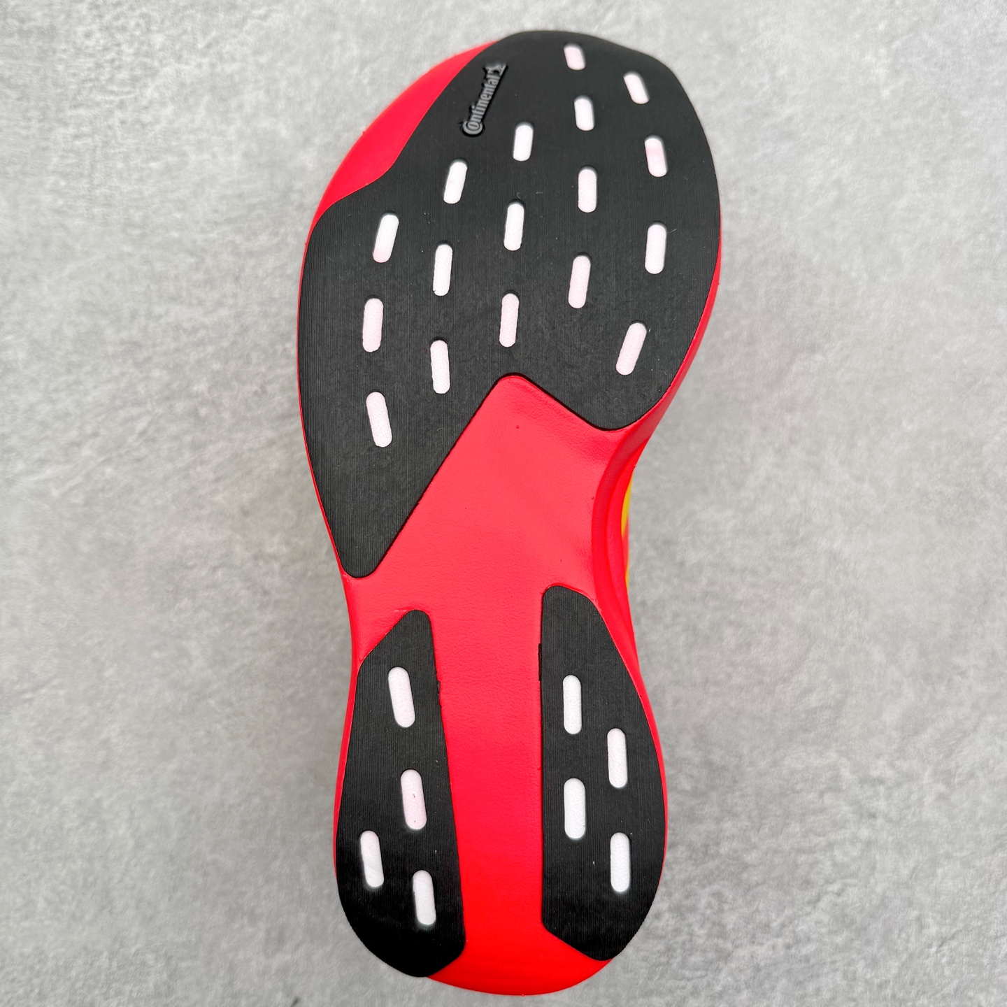 图片[9]-AD Adizero EVO SL 2 马拉松竞速专业跑鞋 CELERMESH针织网面非常轻薄 纤维间的缝隙很大 可以保证跑步时的透气、排汗效果 鞋舌直接与两侧的内衬和鞋底连接在一起 在跑步过程中不会被鞋舌的左右移动所困扰 在标准鞋带孔的基础上再拓宽一组鞋带孔 适合不同脚型的需求 突破性 EnergyRods 技术，有助于跑者实现更好的成绩 中底独特的LIGHTSTRIKE PRO泡棉材质 微弹感觉在跑步过程中给予了良好的支撑体验 对于顶级精英和高水平进阶跑者来说 ADIOS PRO是一双值得信赖的竞速比赛用鞋 尺码：36 36.5 37.5 38 38.5 39 40 40.5 41 42 42.5 43 44 44.5 45-选品中心