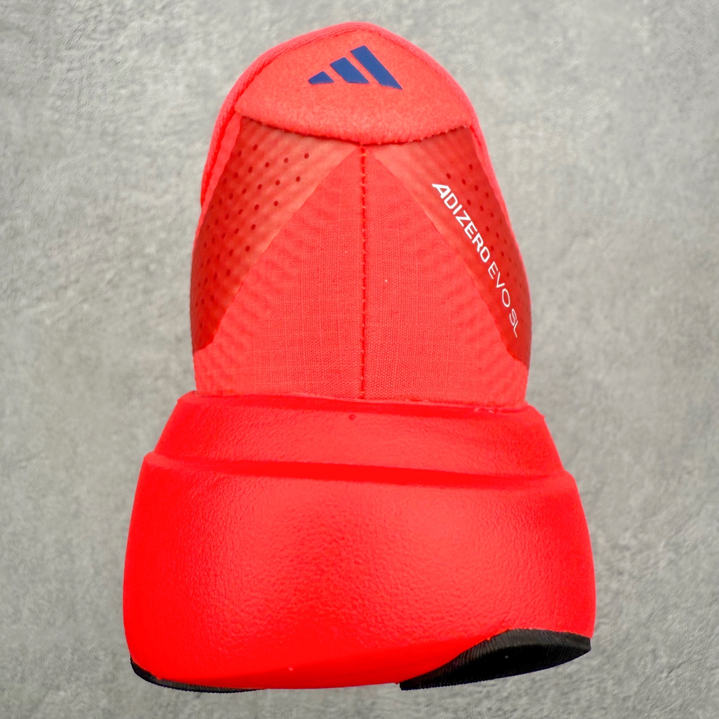 图片[8]-AD Adizero EVO SL 2 马拉松竞速专业跑鞋 CELERMESH针织网面非常轻薄 纤维间的缝隙很大 可以保证跑步时的透气、排汗效果 鞋舌直接与两侧的内衬和鞋底连接在一起 在跑步过程中不会被鞋舌的左右移动所困扰 在标准鞋带孔的基础上再拓宽一组鞋带孔 适合不同脚型的需求 突破性 EnergyRods 技术，有助于跑者实现更好的成绩 中底独特的LIGHTSTRIKE PRO泡棉材质 微弹感觉在跑步过程中给予了良好的支撑体验 对于顶级精英和高水平进阶跑者来说 ADIOS PRO是一双值得信赖的竞速比赛用鞋 尺码：36 36.5 37.5 38 38.5 39 40 40.5 41 42 42.5 43 44 44.5 45-选品中心