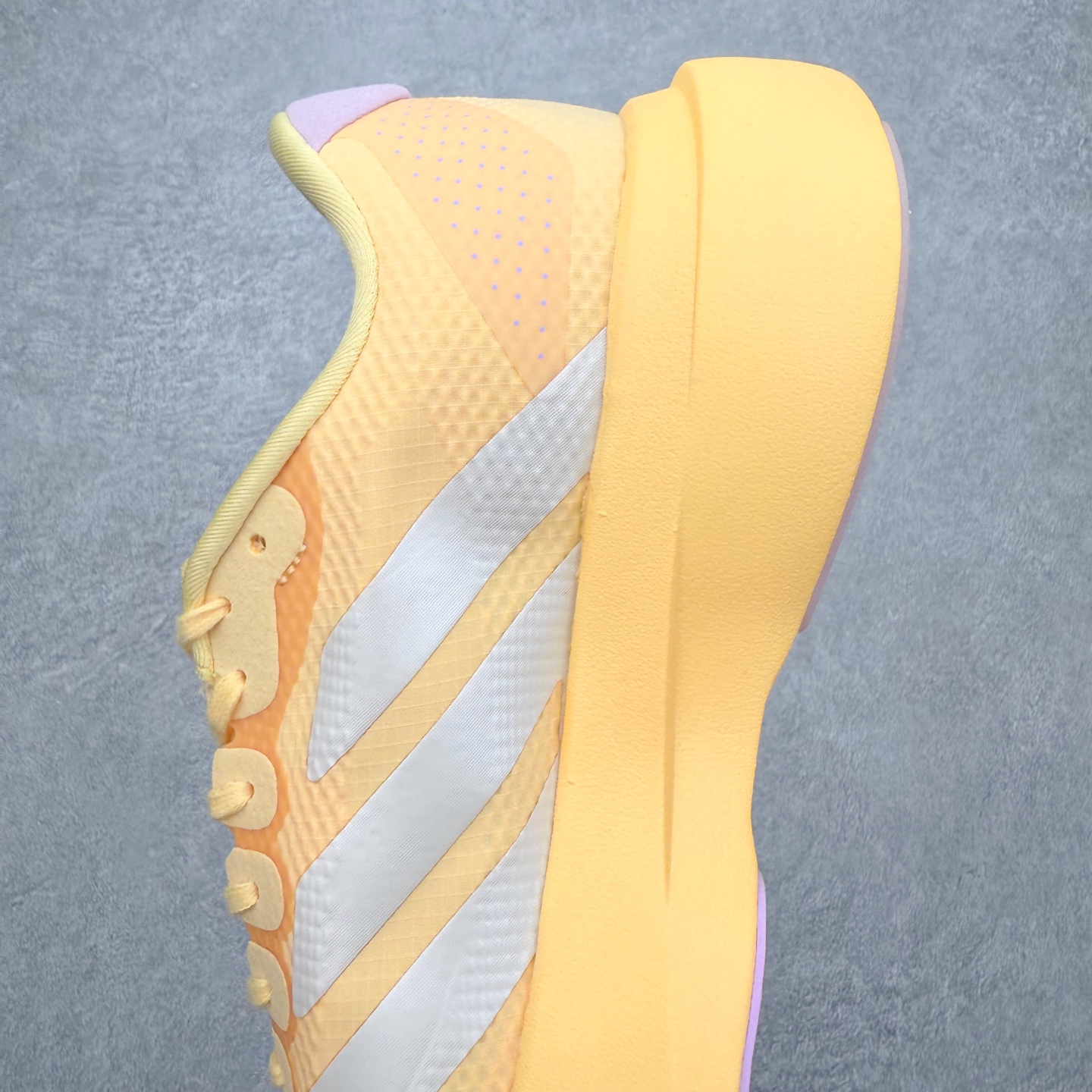 图片[7]-AD Adizero EVO SL 2 马拉松竞速专业跑鞋 CELERMESH针织网面非常轻薄 纤维间的缝隙很大 可以保证跑步时的透气、排汗效果 鞋舌直接与两侧的内衬和鞋底连接在一起 在跑步过程中不会被鞋舌的左右移动所困扰 在标准鞋带孔的基础上再拓宽一组鞋带孔 适合不同脚型的需求 突破性 EnergyRods 技术，有助于跑者实现更好的成绩 中底独特的LIGHTSTRIKE PRO泡棉材质 微弹感觉在跑步过程中给予了良好的支撑体验 对于顶级精英和高水平进阶跑者来说 ADIOS PRO是一双值得信赖的竞速比赛用鞋 尺码：36 36.5 37.5 38 38.5 39 40 40.5 41 42 42.5 43 44 44.5 45-选品中心