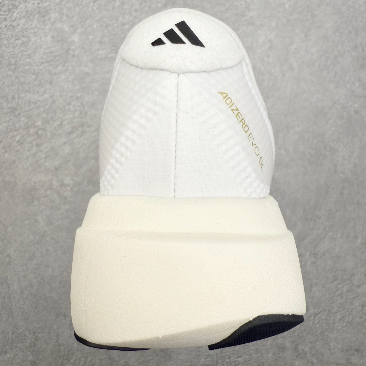 图片[8]-AD Adizero EVO SL 2 马拉松竞速专业跑鞋 CELERMESH针织网面非常轻薄 纤维间的缝隙很大 可以保证跑步时的透气、排汗效果 鞋舌直接与两侧的内衬和鞋底连接在一起 在跑步过程中不会被鞋舌的左右移动所困扰 在标准鞋带孔的基础上再拓宽一组鞋带孔 适合不同脚型的需求 突破性 EnergyRods 技术，有助于跑者实现更好的成绩 中底独特的LIGHTSTRIKE PRO泡棉材质 微弹感觉在跑步过程中给予了良好的支撑体验 对于顶级精英和高水平进阶跑者来说 ADIOS PRO是一双值得信赖的竞速比赛用鞋 尺码：36 36.5 37.5 38 38.5 39 40 40.5 41 42 42.5 43 44 44.5 45-选品中心