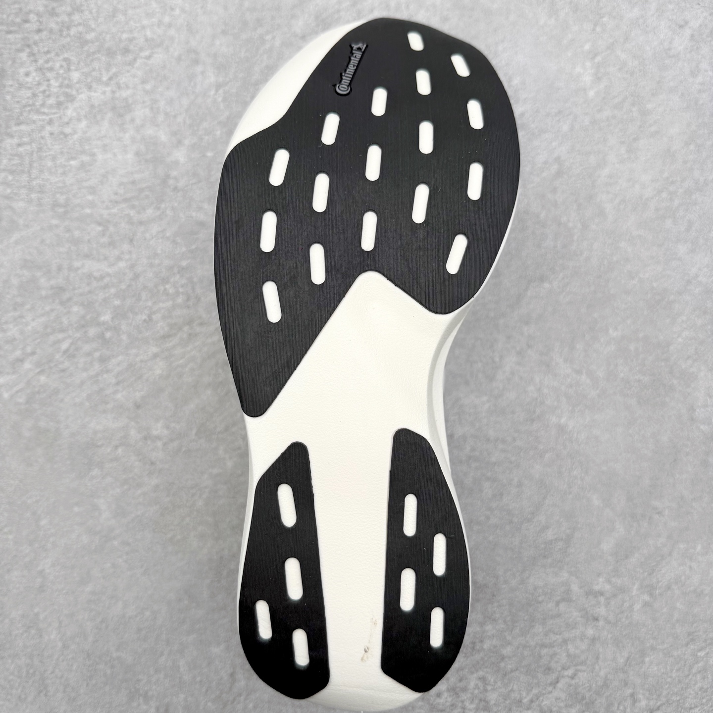 图片[9]-AD Adizero EVO SL 2 马拉松竞速专业跑鞋 CELERMESH针织网面非常轻薄 纤维间的缝隙很大 可以保证跑步时的透气、排汗效果 鞋舌直接与两侧的内衬和鞋底连接在一起 在跑步过程中不会被鞋舌的左右移动所困扰 在标准鞋带孔的基础上再拓宽一组鞋带孔 适合不同脚型的需求 突破性 EnergyRods 技术，有助于跑者实现更好的成绩 中底独特的LIGHTSTRIKE PRO泡棉材质 微弹感觉在跑步过程中给予了良好的支撑体验 对于顶级精英和高水平进阶跑者来说 ADIOS PRO是一双值得信赖的竞速比赛用鞋 尺码：36 36.5 37.5 38 38.5 39 40 40.5 41 42 42.5 43 44 44.5 45-选品中心