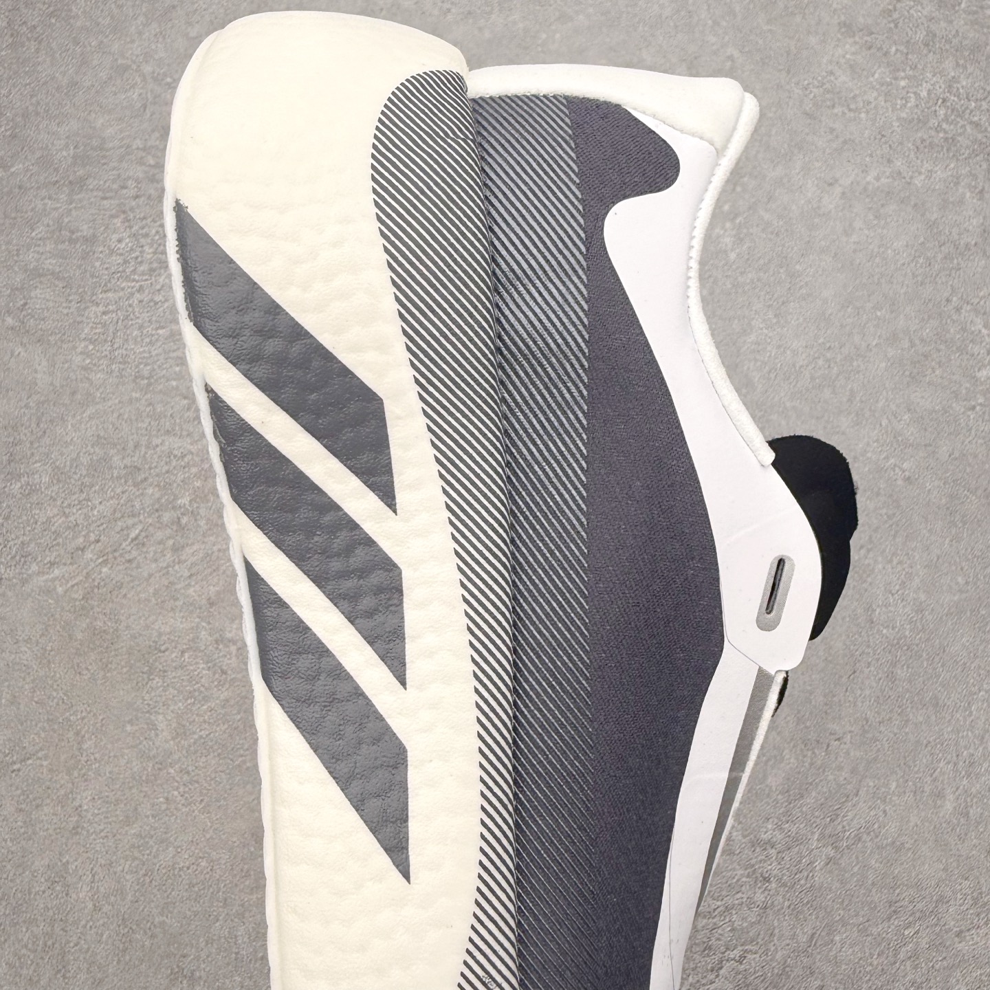 图片[6]-AD HYPERBOOST EDGE M 舒适运动跑鞋 KJ0751 实拍调校N版已经零色差零失真 百分百还原实物色彩所见即所得 不存在货不对板色差等低级问题 选购参考实物拍摄 不混卖不参货 只用心做好货严格选品 承诺混一赔十 尺码：36 36.5 37.5 38 38.5 39 40 40.5 41 42 42.5 43 44 44.5 45-选品中心