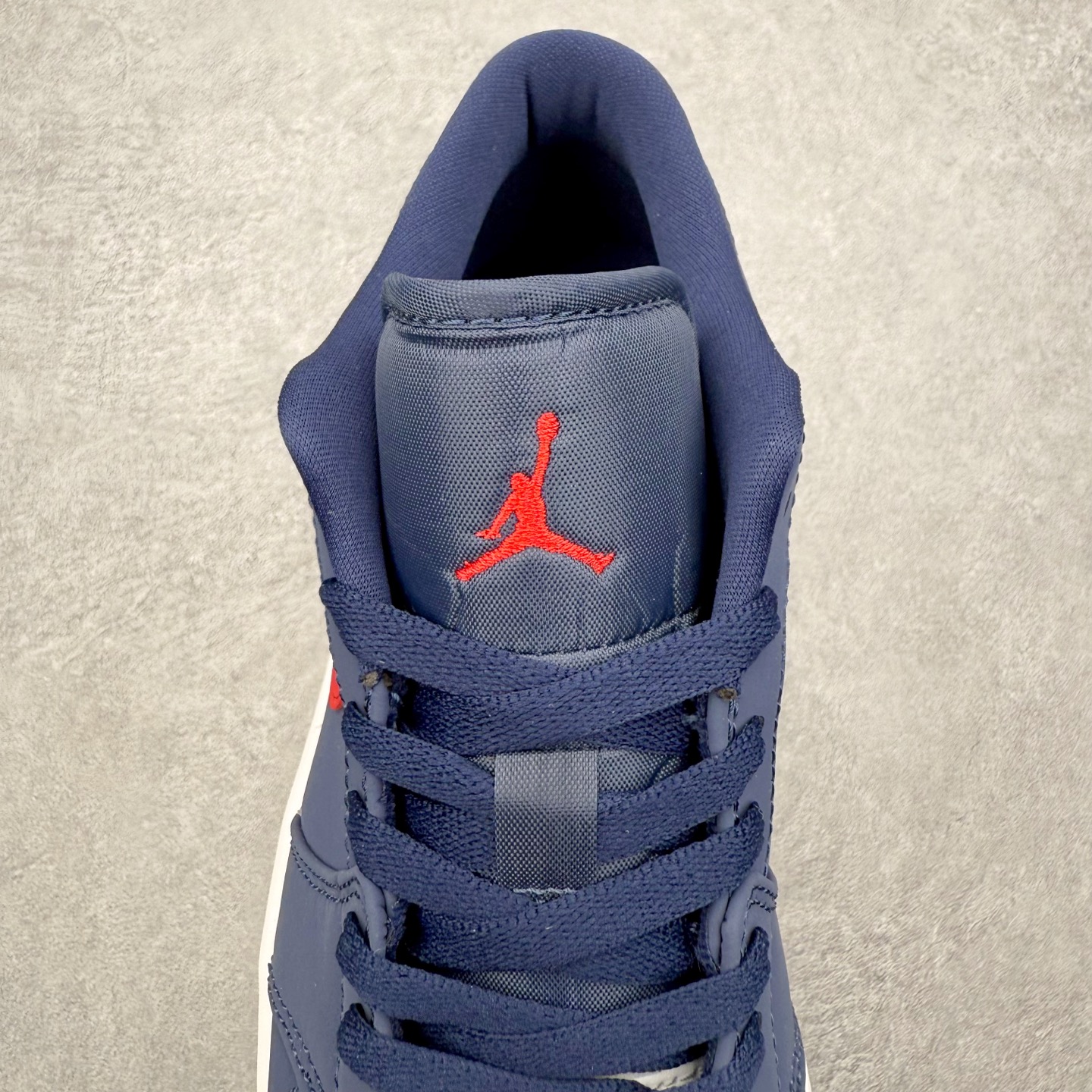 图片[5]-＃DT纯原 Air Jordan AJ1 Low 低帮 CV9844-400 终端优势供应 市面中低帮最具代表性版本没有之一 口碑大厂出品 品控大底版型不断改良更新 全套原纸板楦头开发 确保原汁原味 完美呈现版型 完美零毛边处理 原厂内置全掌气垫 价格定位良心 平台专用代工流水线出品 一眼公司既视感 拿到手的一瞬间就与众不同 碾压市面所有版本 全部原鞋开发 每一个配色都会采购原鞋确认细节 打破市面看图做货无好货之说 尺码：35.5 36 36.5 37.5 38 38.5 39 40 40.5 41 42 42.5 43 44 44.5 45 46-选品中心