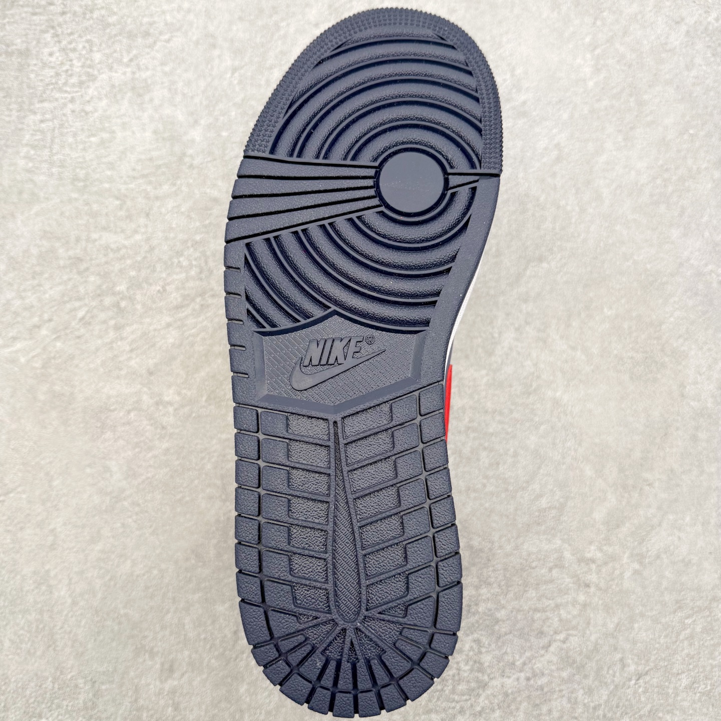 图片[9]-＃DT纯原 Air Jordan AJ1 Low 低帮 CV9844-400 终端优势供应 市面中低帮最具代表性版本没有之一 口碑大厂出品 品控大底版型不断改良更新 全套原纸板楦头开发 确保原汁原味 完美呈现版型 完美零毛边处理 原厂内置全掌气垫 价格定位良心 平台专用代工流水线出品 一眼公司既视感 拿到手的一瞬间就与众不同 碾压市面所有版本 全部原鞋开发 每一个配色都会采购原鞋确认细节 打破市面看图做货无好货之说 尺码：35.5 36 36.5 37.5 38 38.5 39 40 40.5 41 42 42.5 43 44 44.5 45 46-选品中心