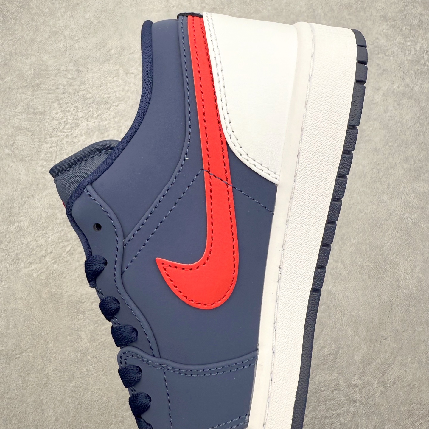 图片[7]-＃DT纯原 Air Jordan AJ1 Low 低帮 CV9844-400 终端优势供应 市面中低帮最具代表性版本没有之一 口碑大厂出品 品控大底版型不断改良更新 全套原纸板楦头开发 确保原汁原味 完美呈现版型 完美零毛边处理 原厂内置全掌气垫 价格定位良心 平台专用代工流水线出品 一眼公司既视感 拿到手的一瞬间就与众不同 碾压市面所有版本 全部原鞋开发 每一个配色都会采购原鞋确认细节 打破市面看图做货无好货之说 尺码：35.5 36 36.5 37.5 38 38.5 39 40 40.5 41 42 42.5 43 44 44.5 45 46-选品中心