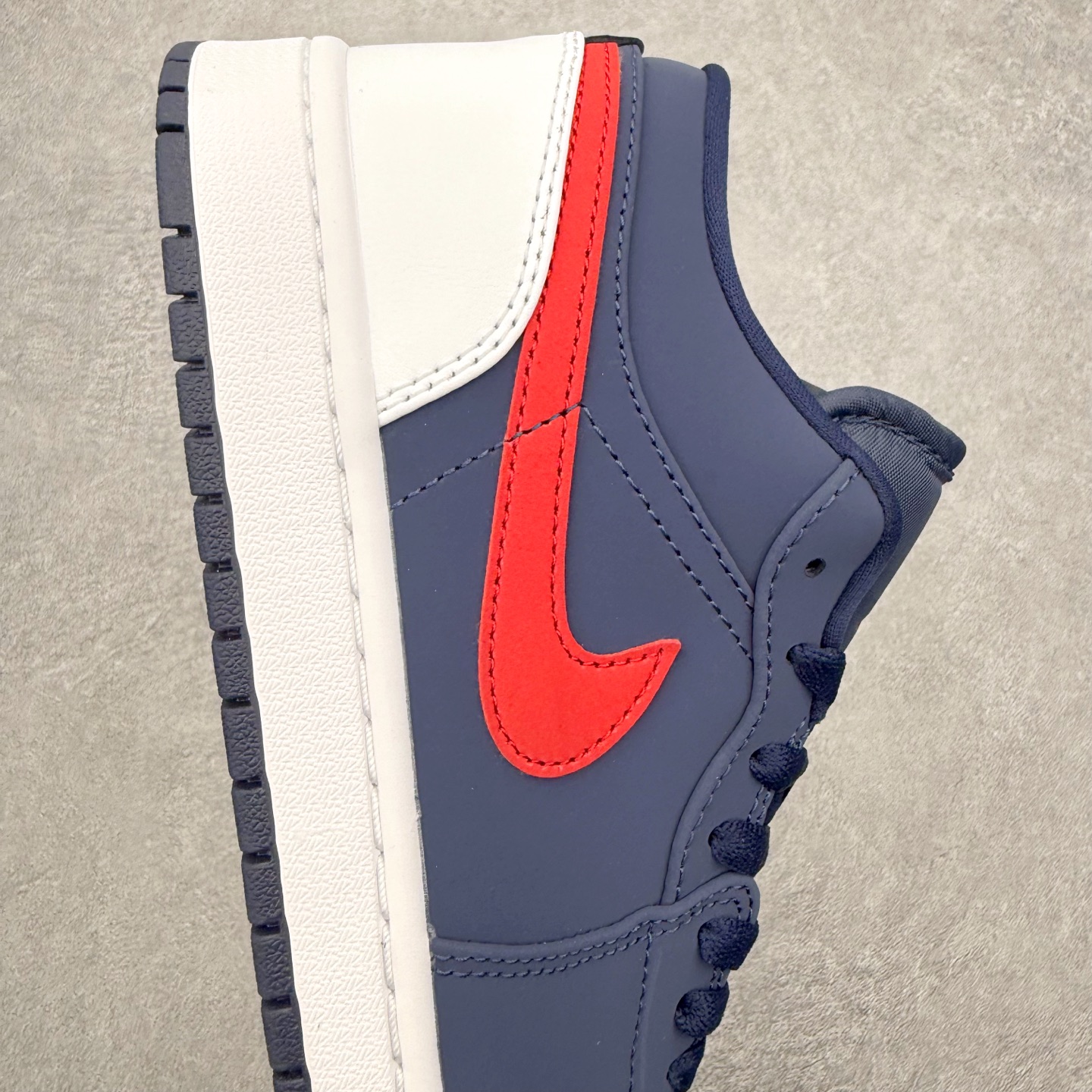 图片[6]-＃DT纯原 Air Jordan AJ1 Low 低帮 CV9844-400 终端优势供应 市面中低帮最具代表性版本没有之一 口碑大厂出品 品控大底版型不断改良更新 全套原纸板楦头开发 确保原汁原味 完美呈现版型 完美零毛边处理 原厂内置全掌气垫 价格定位良心 平台专用代工流水线出品 一眼公司既视感 拿到手的一瞬间就与众不同 碾压市面所有版本 全部原鞋开发 每一个配色都会采购原鞋确认细节 打破市面看图做货无好货之说 尺码：35.5 36 36.5 37.5 38 38.5 39 40 40.5 41 42 42.5 43 44 44.5 45 46-选品中心