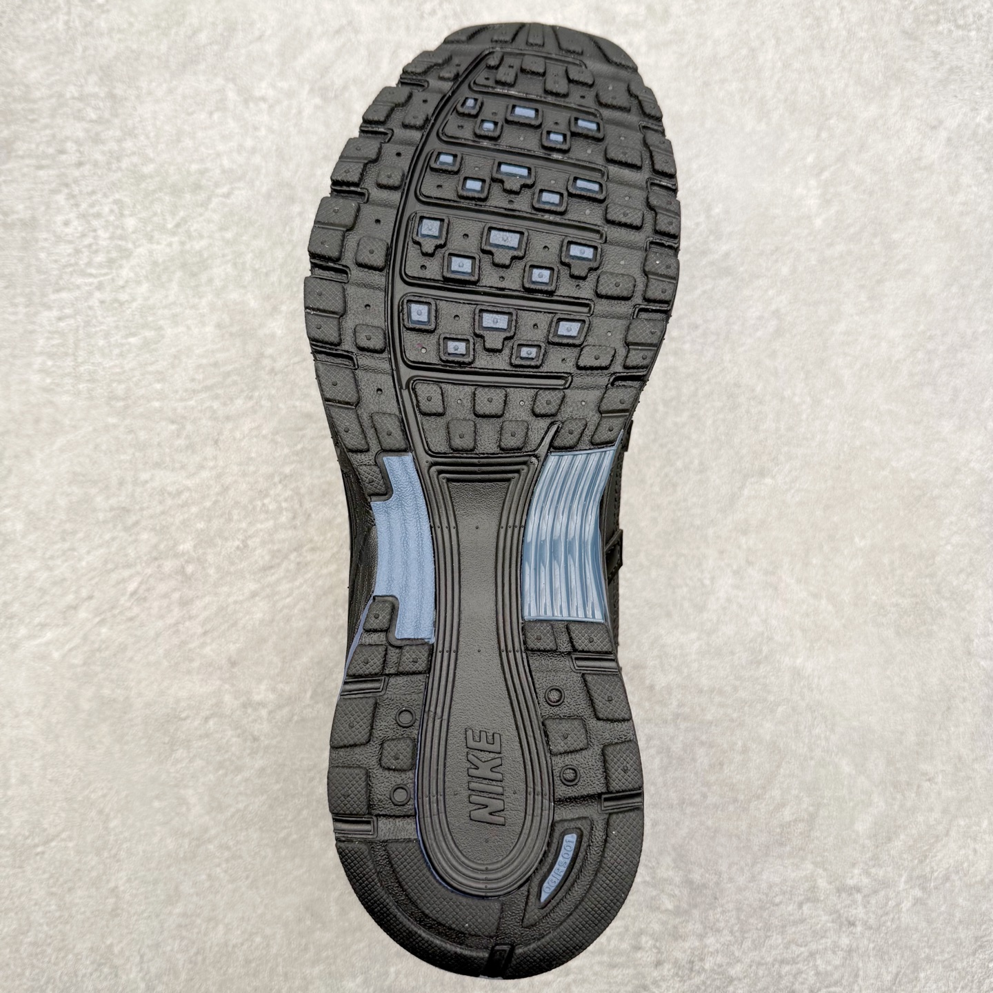 图片[9]-NK P-6000 系列低帮复古老爹风休闲运动舒适慢跑鞋 IQ0296-491 融合 Pegasus 过往运动鞋设计 助力 21 世纪早期跑步运动跃升时尚新高度 采用透气网眼布、运动风格线条和耐穿覆面 兼具吸睛外观和舒适感受 中底泡绵以田径赛道为灵感 打造厚实设计 缔造出众缓震性能 尺码：36 36.5 37.5 38 38.5 39 40 40.5 41 42 42.5 43 44 44.5 45-选品中心