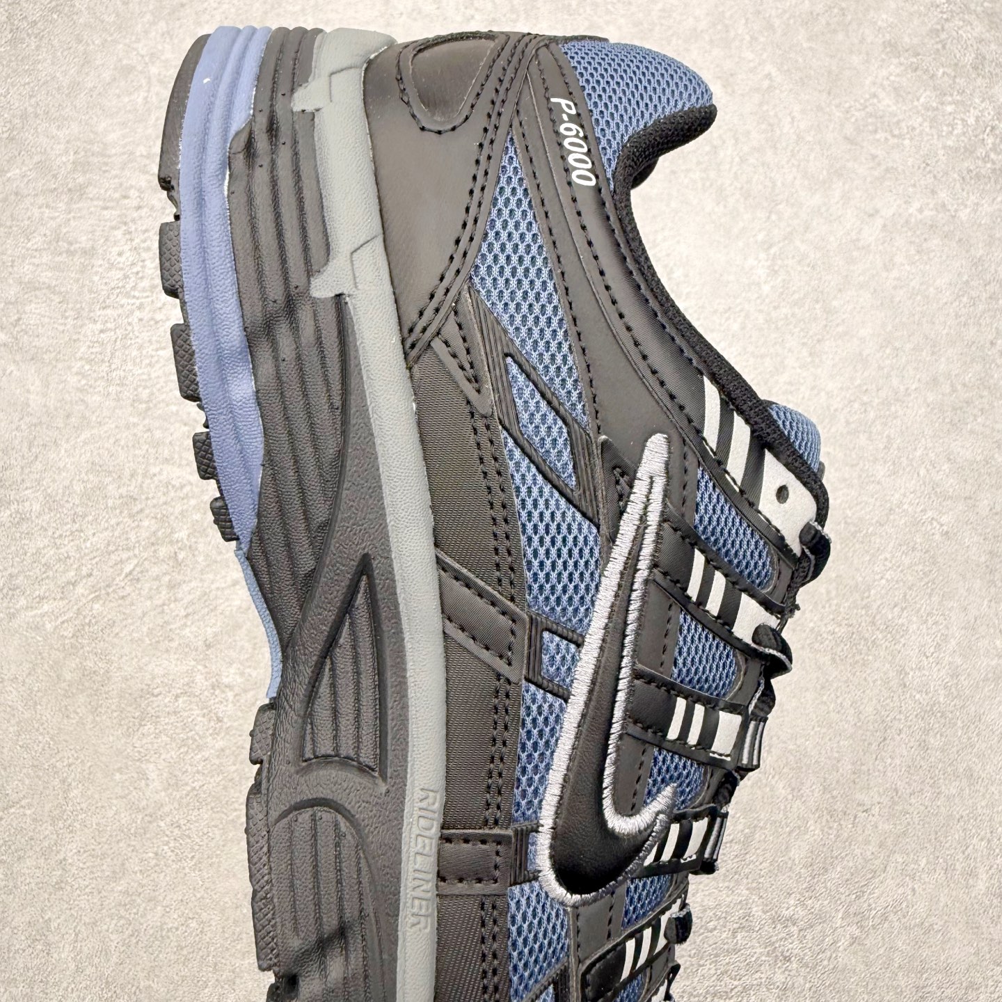 图片[6]-NK P-6000 系列低帮复古老爹风休闲运动舒适慢跑鞋 IQ0296-491 融合 Pegasus 过往运动鞋设计 助力 21 世纪早期跑步运动跃升时尚新高度 采用透气网眼布、运动风格线条和耐穿覆面 兼具吸睛外观和舒适感受 中底泡绵以田径赛道为灵感 打造厚实设计 缔造出众缓震性能 尺码：36 36.5 37.5 38 38.5 39 40 40.5 41 42 42.5 43 44 44.5 45-选品中心