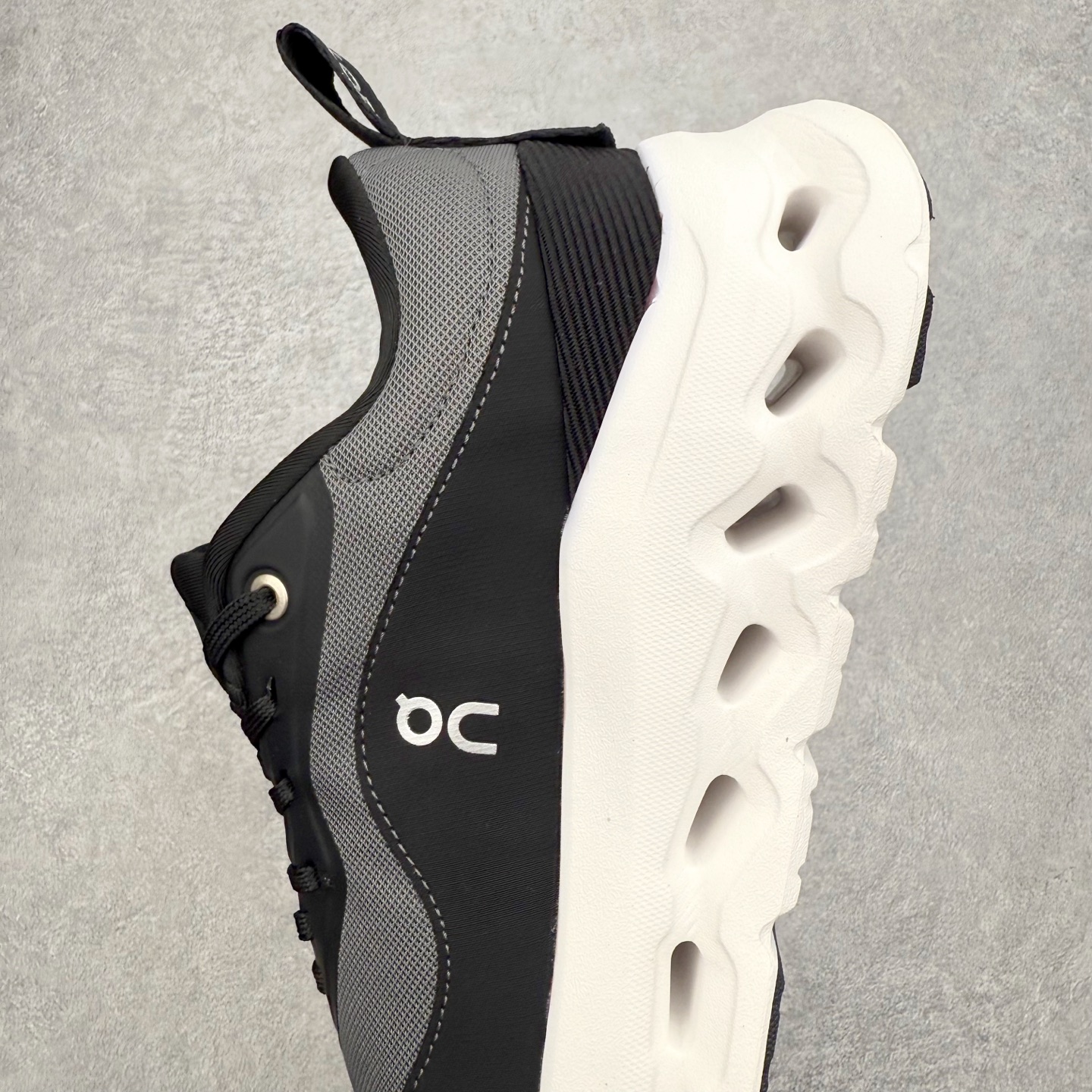 图片[7]-＃福利特价 LOEWE x On Cloudtilt 2.0 昂跑罗意威联名 圆头系带生活休闲鞋 此运动品牌 开创于2010年 缓震着陆、强效回弹、轻柔质感的设计构思始终是ON研制关键 与此同时基于“为全球提供革新性的跑步感受”信念 陆续推出了多款跑鞋及其以专业运动人体跑步工程学为设计关键的功能性跑步服饰设备 让跑者不费力气地畅快畅跑 尺码：36 36.5 37.5 38 38.5 39 40 40.5 41 42 42.5 43 44 44.5 45-选品中心