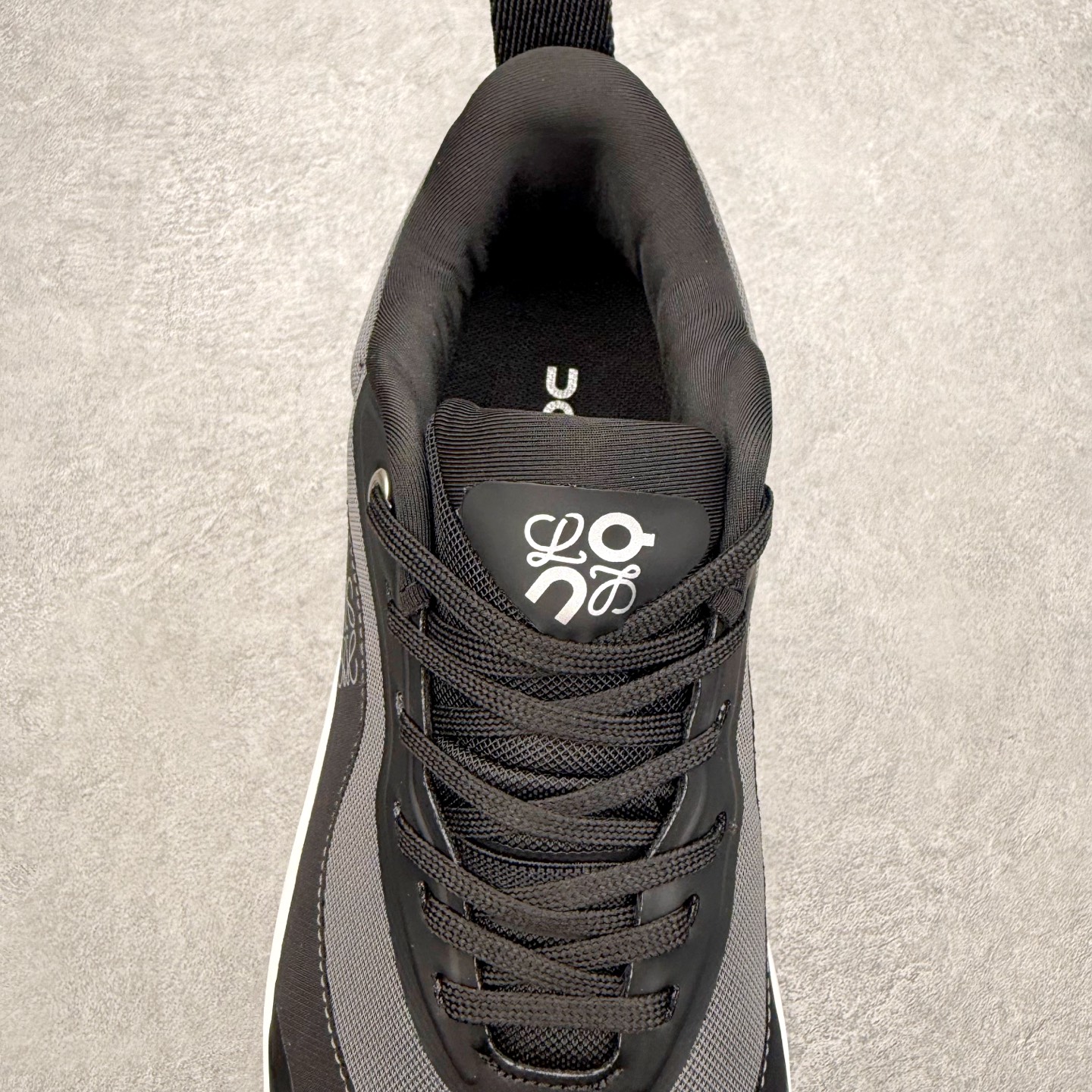 图片[5]-＃福利特价 LOEWE x On Cloudtilt 2.0 昂跑罗意威联名 圆头系带生活休闲鞋 此运动品牌 开创于2010年 缓震着陆、强效回弹、轻柔质感的设计构思始终是ON研制关键 与此同时基于“为全球提供革新性的跑步感受”信念 陆续推出了多款跑鞋及其以专业运动人体跑步工程学为设计关键的功能性跑步服饰设备 让跑者不费力气地畅快畅跑 尺码：36 36.5 37.5 38 38.5 39 40 40.5 41 42 42.5 43 44 44.5 45-选品中心