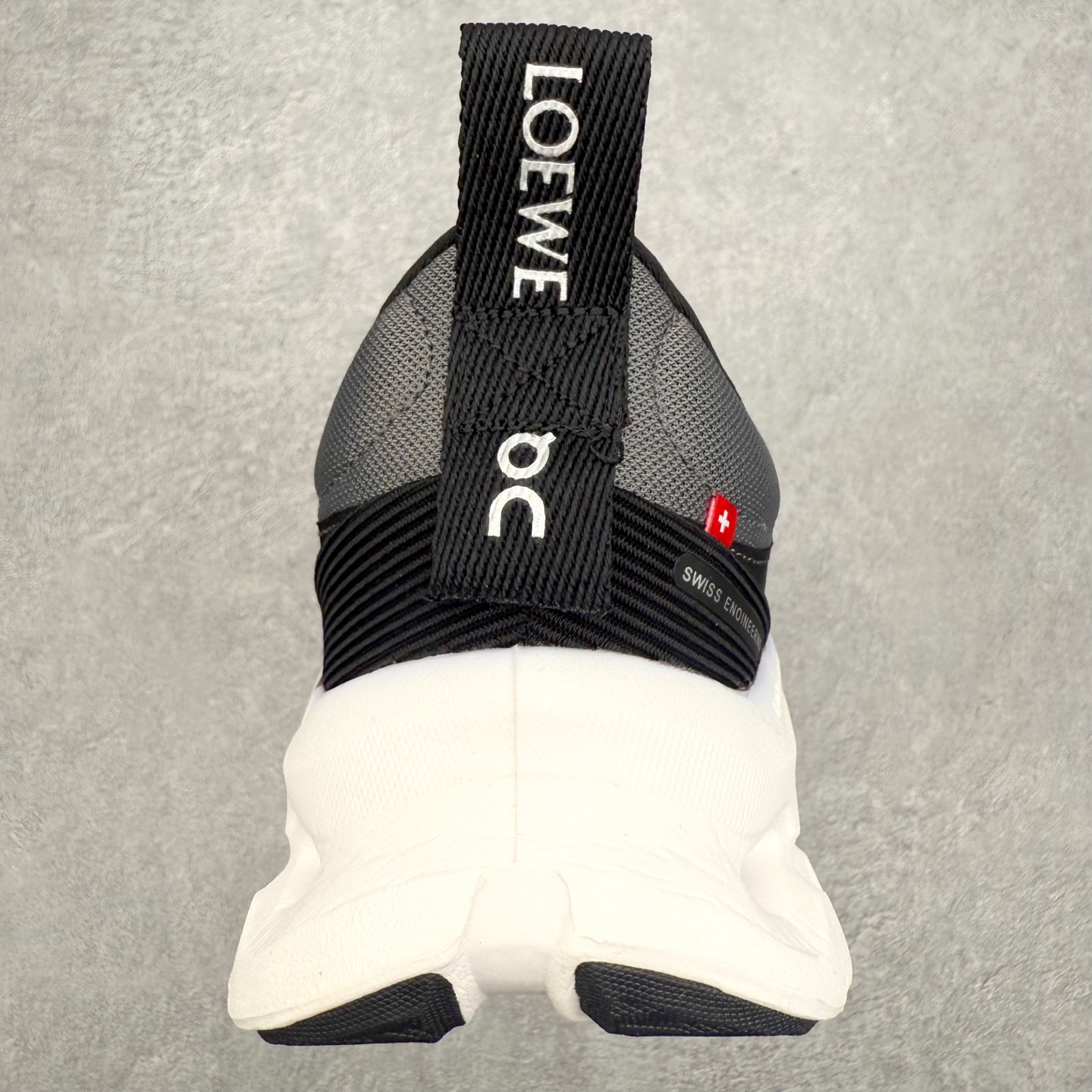 图片[8]-＃福利特价 LOEWE x On Cloudtilt 2.0 昂跑罗意威联名 圆头系带生活休闲鞋 此运动品牌 开创于2010年 缓震着陆、强效回弹、轻柔质感的设计构思始终是ON研制关键 与此同时基于“为全球提供革新性的跑步感受”信念 陆续推出了多款跑鞋及其以专业运动人体跑步工程学为设计关键的功能性跑步服饰设备 让跑者不费力气地畅快畅跑 尺码：36 36.5 37.5 38 38.5 39 40 40.5 41 42 42.5 43 44 44.5 45-选品中心