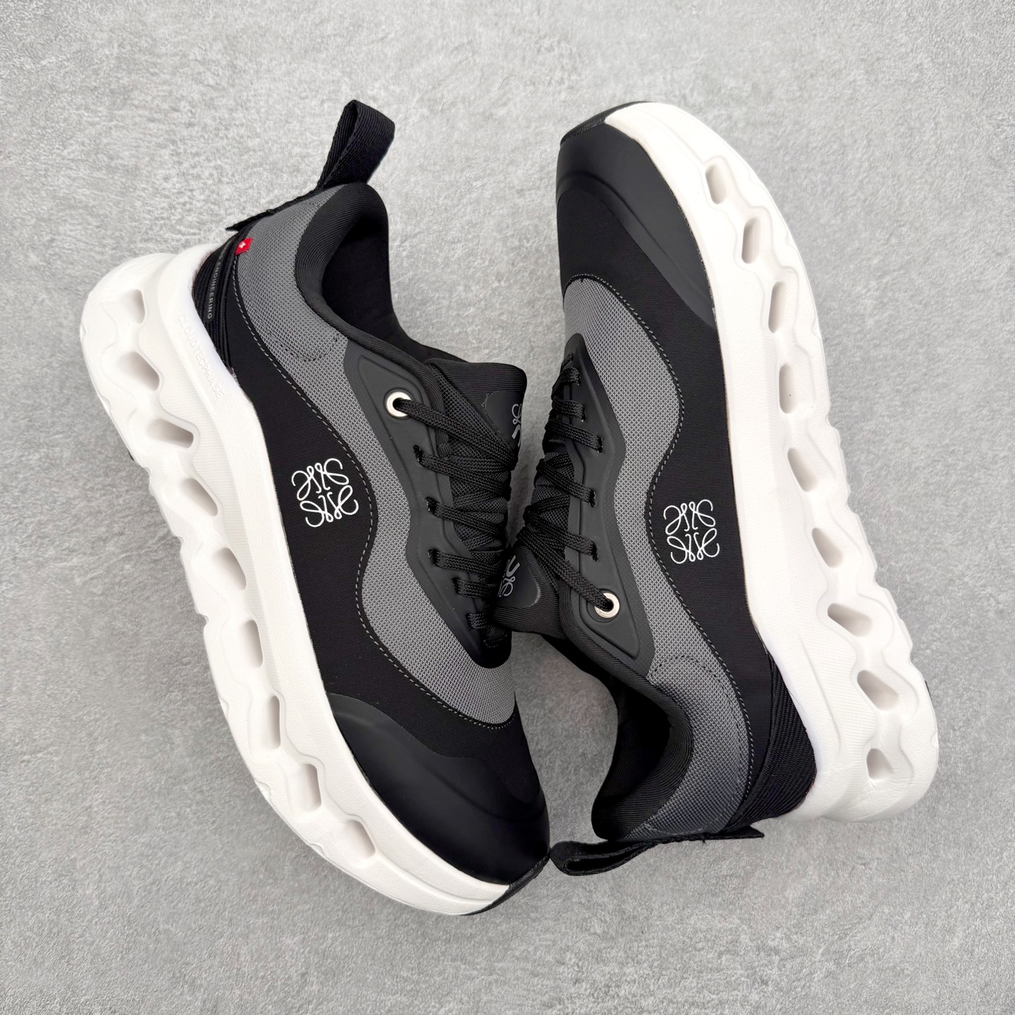 图片[3]-＃福利特价 LOEWE x On Cloudtilt 2.0 昂跑罗意威联名 圆头系带生活休闲鞋 此运动品牌 开创于2010年 缓震着陆、强效回弹、轻柔质感的设计构思始终是ON研制关键 与此同时基于“为全球提供革新性的跑步感受”信念 陆续推出了多款跑鞋及其以专业运动人体跑步工程学为设计关键的功能性跑步服饰设备 让跑者不费力气地畅快畅跑 尺码：36 36.5 37.5 38 38.5 39 40 40.5 41 42 42.5 43 44 44.5 45-选品中心