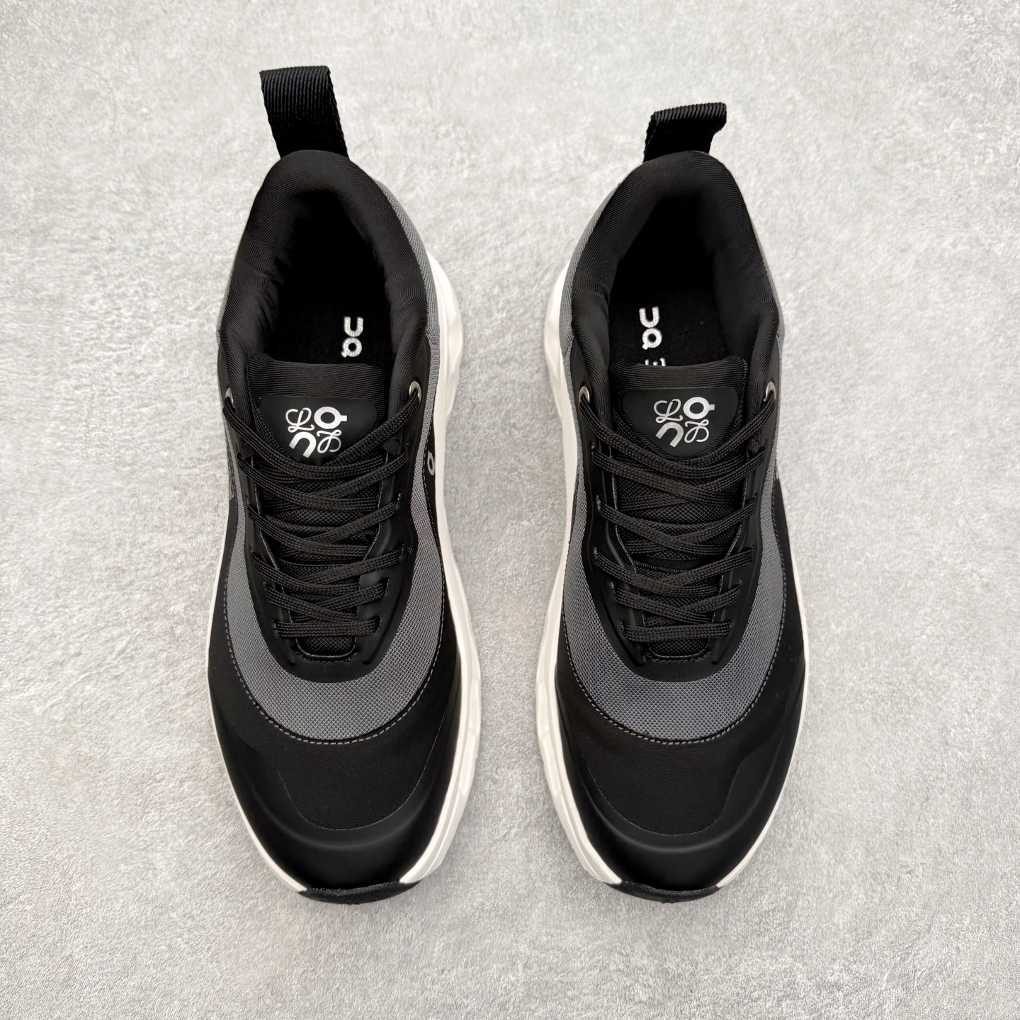 图片[2]-＃福利特价 LOEWE x On Cloudtilt 2.0 昂跑罗意威联名 圆头系带生活休闲鞋 此运动品牌 开创于2010年 缓震着陆、强效回弹、轻柔质感的设计构思始终是ON研制关键 与此同时基于“为全球提供革新性的跑步感受”信念 陆续推出了多款跑鞋及其以专业运动人体跑步工程学为设计关键的功能性跑步服饰设备 让跑者不费力气地畅快畅跑 尺码：36 36.5 37.5 38 38.5 39 40 40.5 41 42 42.5 43 44 44.5 45-选品中心