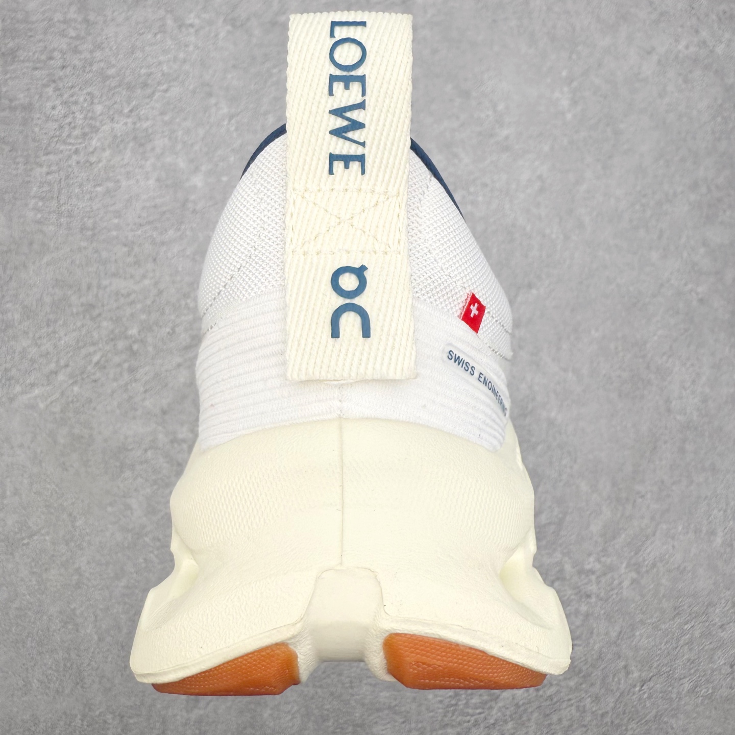 图片[8]-＃福利特价 LOEWE x On Cloudtilt 2.0 昂跑罗意威联名 圆头系带生活休闲鞋 此运动品牌 开创于2010年 缓震着陆、强效回弹、轻柔质感的设计构思始终是ON研制关键 与此同时基于“为全球提供革新性的跑步感受”信念 陆续推出了多款跑鞋及其以专业运动人体跑步工程学为设计关键的功能性跑步服饰设备 让跑者不费力气地畅快畅跑 尺码：36 36.5 37.5 38 38.5 39 40 40.5 41 42 42.5 43 44 44.5 45-选品中心