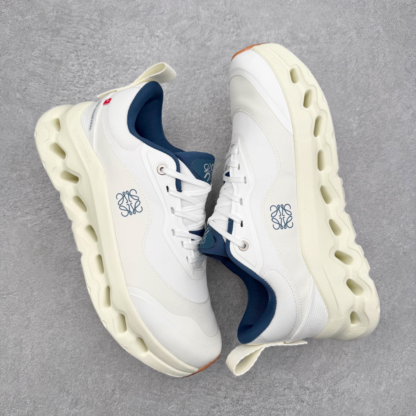 图片[3]-＃福利特价 LOEWE x On Cloudtilt 2.0 昂跑罗意威联名 圆头系带生活休闲鞋 此运动品牌 开创于2010年 缓震着陆、强效回弹、轻柔质感的设计构思始终是ON研制关键 与此同时基于“为全球提供革新性的跑步感受”信念 陆续推出了多款跑鞋及其以专业运动人体跑步工程学为设计关键的功能性跑步服饰设备 让跑者不费力气地畅快畅跑 尺码：36 36.5 37.5 38 38.5 39 40 40.5 41 42 42.5 43 44 44.5 45-选品中心