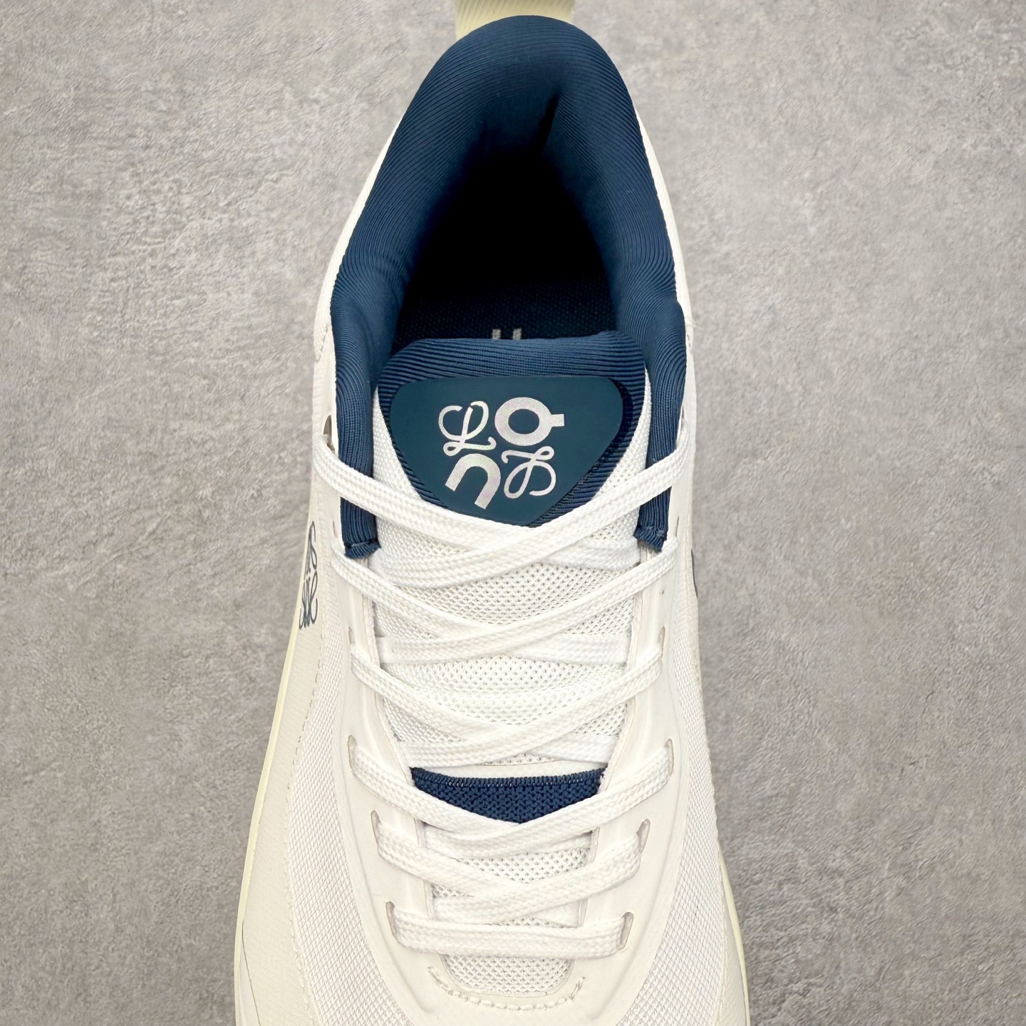 图片[5]-＃福利特价 LOEWE x On Cloudtilt 2.0 昂跑罗意威联名 圆头系带生活休闲鞋 此运动品牌 开创于2010年 缓震着陆、强效回弹、轻柔质感的设计构思始终是ON研制关键 与此同时基于“为全球提供革新性的跑步感受”信念 陆续推出了多款跑鞋及其以专业运动人体跑步工程学为设计关键的功能性跑步服饰设备 让跑者不费力气地畅快畅跑 尺码：36 36.5 37.5 38 38.5 39 40 40.5 41 42 42.5 43 44 44.5 45-选品中心