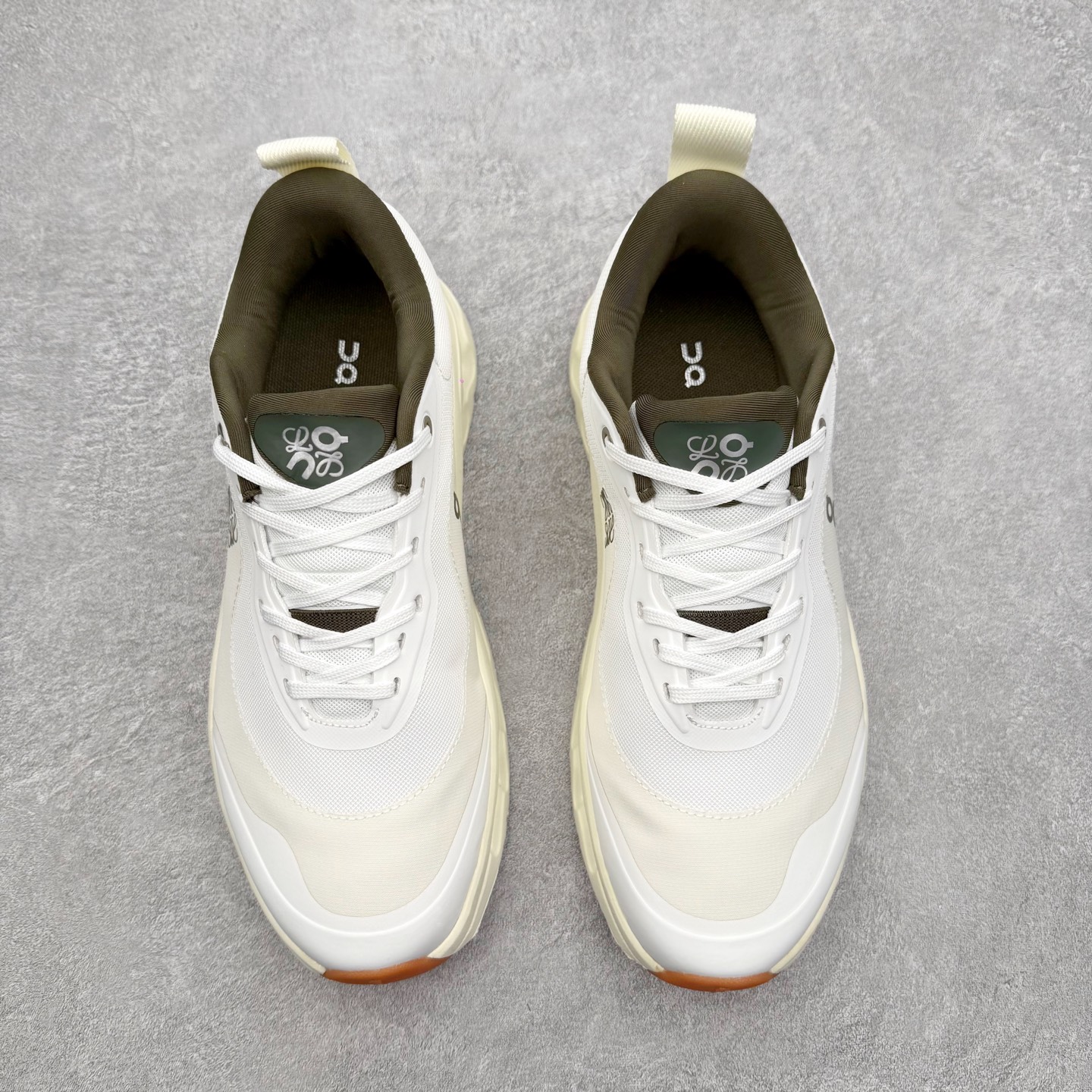 图片[2]-＃福利特价 LOEWE x On Cloudtilt 2.0 昂跑罗意威联名 圆头系带生活休闲鞋 此运动品牌 开创于2010年 缓震着陆、强效回弹、轻柔质感的设计构思始终是ON研制关键 与此同时基于“为全球提供革新性的跑步感受”信念 陆续推出了多款跑鞋及其以专业运动人体跑步工程学为设计关键的功能性跑步服饰设备 让跑者不费力气地畅快畅跑 尺码：36 36.5 37.5 38 38.5 39 40 40.5 41 42 42.5 43 44 44.5 45-选品中心