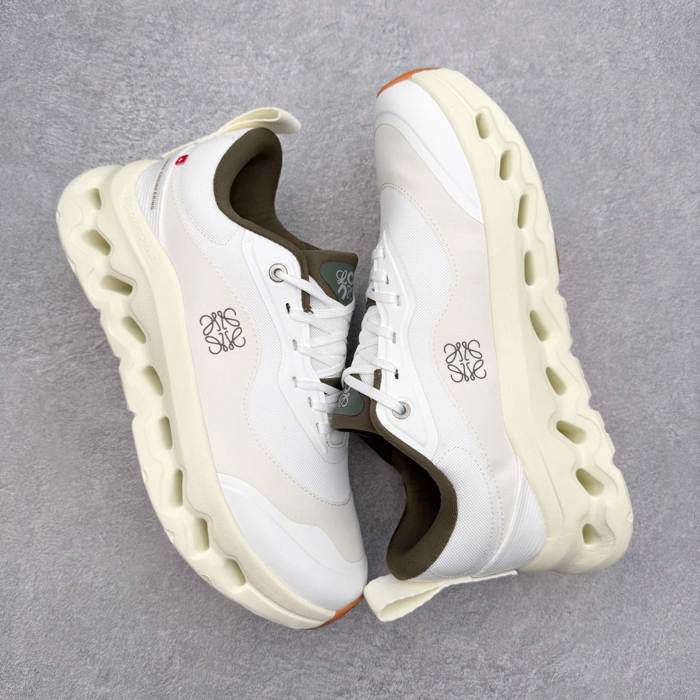 图片[3]-＃福利特价 LOEWE x On Cloudtilt 2.0 昂跑罗意威联名 圆头系带生活休闲鞋 此运动品牌 开创于2010年 缓震着陆、强效回弹、轻柔质感的设计构思始终是ON研制关键 与此同时基于“为全球提供革新性的跑步感受”信念 陆续推出了多款跑鞋及其以专业运动人体跑步工程学为设计关键的功能性跑步服饰设备 让跑者不费力气地畅快畅跑 尺码：36 36.5 37.5 38 38.5 39 40 40.5 41 42 42.5 43 44 44.5 45-选品中心