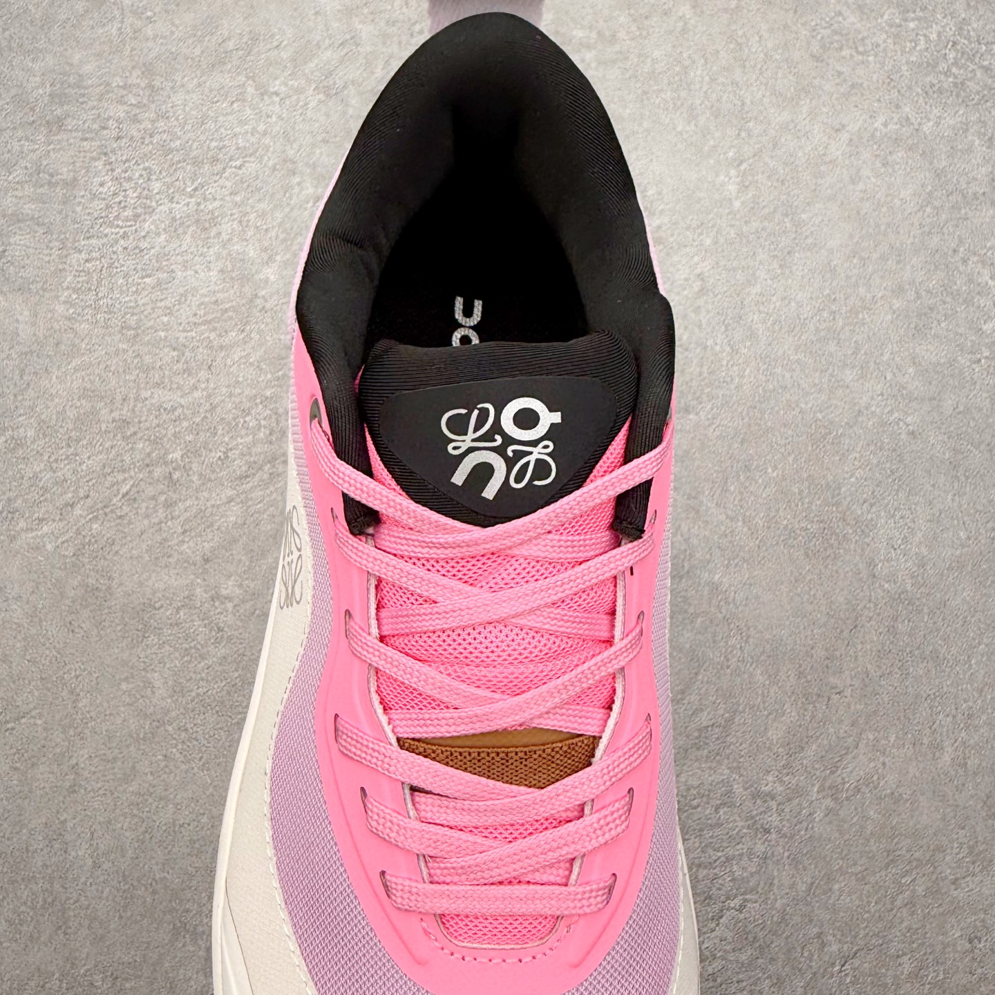 图片[5]-＃福利特价 LOEWE x On Cloudtilt 2.0 昂跑罗意威联名 圆头系带生活休闲鞋 此运动品牌 开创于2010年 缓震着陆、强效回弹、轻柔质感的设计构思始终是ON研制关键 与此同时基于“为全球提供革新性的跑步感受”信念 陆续推出了多款跑鞋及其以专业运动人体跑步工程学为设计关键的功能性跑步服饰设备 让跑者不费力气地畅快畅跑 尺码：36 36.5 37.5 38 38.5 39 40 40.5 41 42 42.5 43 44 44.5 45-选品中心