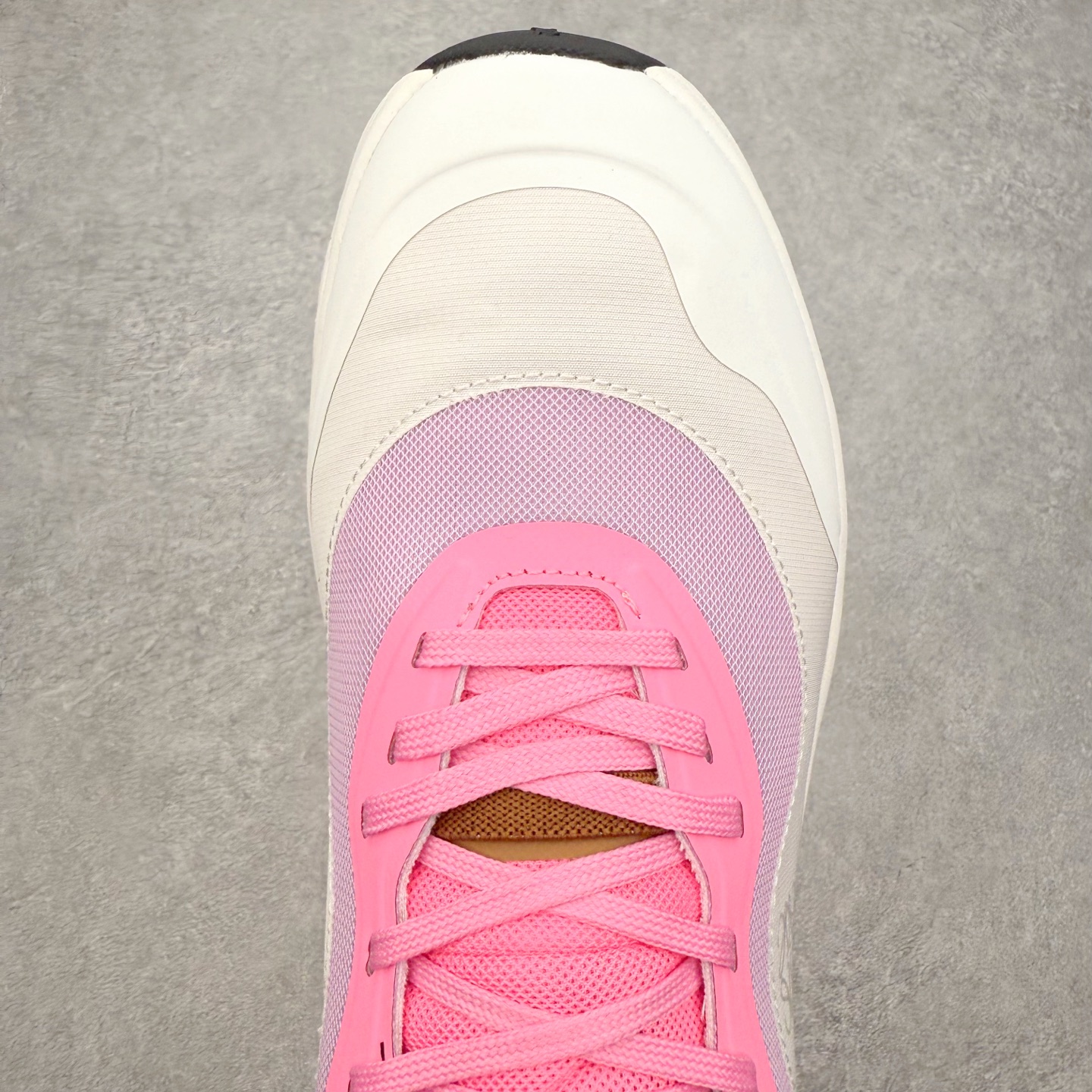 图片[4]-＃福利特价 LOEWE x On Cloudtilt 2.0 昂跑罗意威联名 圆头系带生活休闲鞋 此运动品牌 开创于2010年 缓震着陆、强效回弹、轻柔质感的设计构思始终是ON研制关键 与此同时基于“为全球提供革新性的跑步感受”信念 陆续推出了多款跑鞋及其以专业运动人体跑步工程学为设计关键的功能性跑步服饰设备 让跑者不费力气地畅快畅跑 尺码：36 36.5 37.5 38 38.5 39 40 40.5 41 42 42.5 43 44 44.5 45-选品中心