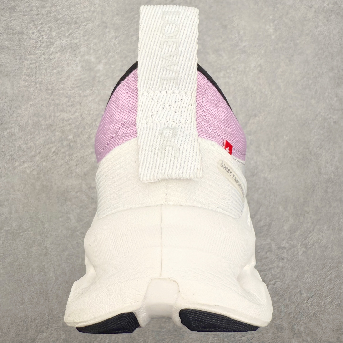 图片[8]-＃福利特价 LOEWE x On Cloudtilt 2.0 昂跑罗意威联名 圆头系带生活休闲鞋 此运动品牌 开创于2010年 缓震着陆、强效回弹、轻柔质感的设计构思始终是ON研制关键 与此同时基于“为全球提供革新性的跑步感受”信念 陆续推出了多款跑鞋及其以专业运动人体跑步工程学为设计关键的功能性跑步服饰设备 让跑者不费力气地畅快畅跑 尺码：36 36.5 37.5 38 38.5 39 40 40.5 41 42 42.5 43 44 44.5 45-选品中心