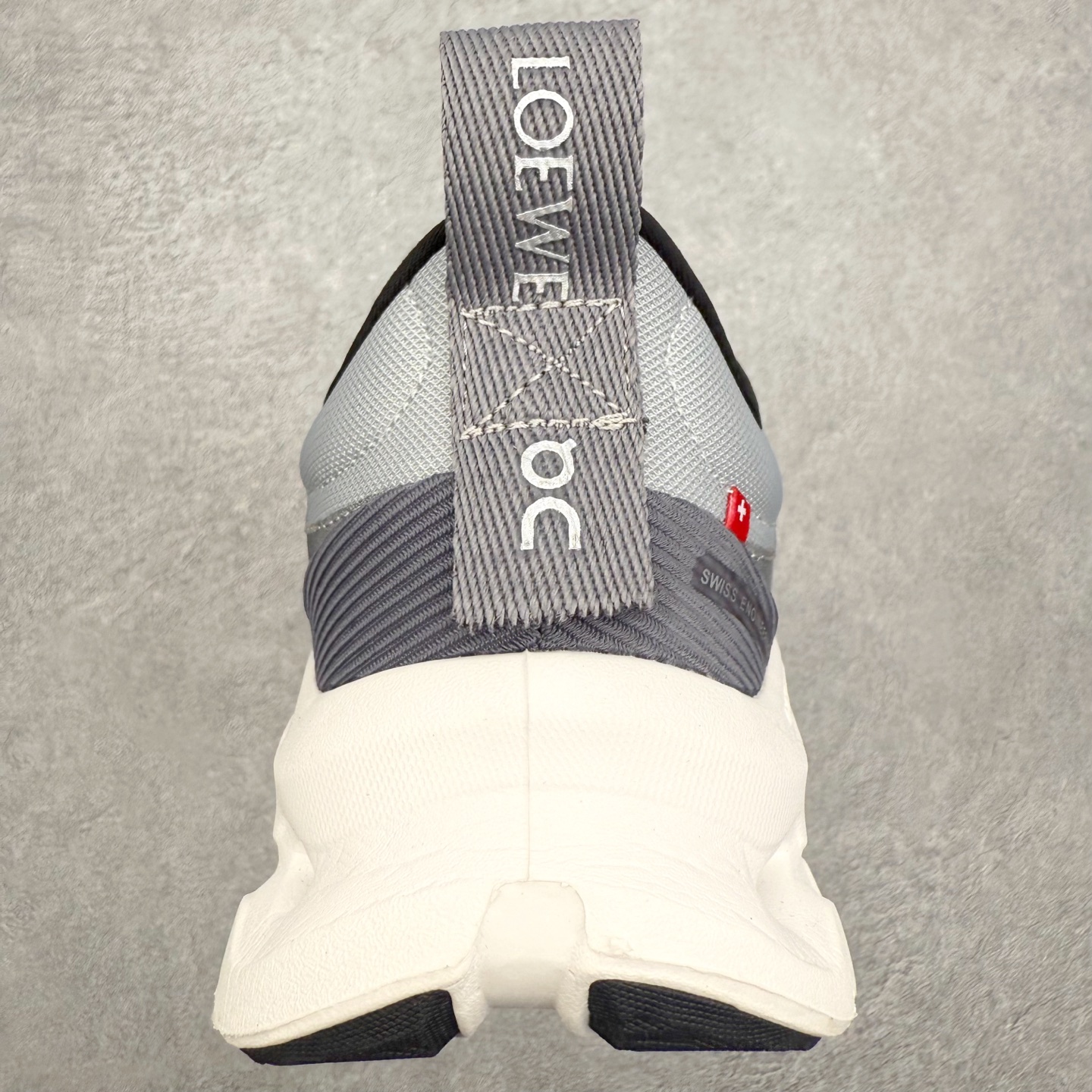 图片[8]-＃福利特价 LOEWE x On Cloudtilt 2.0 昂跑罗意威联名 圆头系带生活休闲鞋 此运动品牌 开创于2010年 缓震着陆、强效回弹、轻柔质感的设计构思始终是ON研制关键 与此同时基于“为全球提供革新性的跑步感受”信念 陆续推出了多款跑鞋及其以专业运动人体跑步工程学为设计关键的功能性跑步服饰设备 让跑者不费力气地畅快畅跑 尺码：36 36.5 37.5 38 38.5 39 40 40.5 41 42 42.5 43 44 44.5 45-选品中心