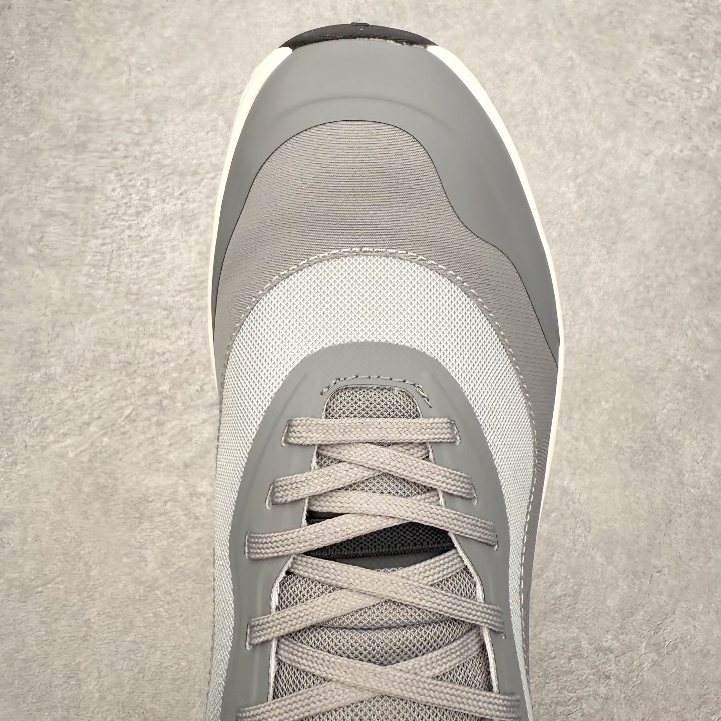 图片[4]-＃福利特价 LOEWE x On Cloudtilt 2.0 昂跑罗意威联名 圆头系带生活休闲鞋 此运动品牌 开创于2010年 缓震着陆、强效回弹、轻柔质感的设计构思始终是ON研制关键 与此同时基于“为全球提供革新性的跑步感受”信念 陆续推出了多款跑鞋及其以专业运动人体跑步工程学为设计关键的功能性跑步服饰设备 让跑者不费力气地畅快畅跑 尺码：36 36.5 37.5 38 38.5 39 40 40.5 41 42 42.5 43 44 44.5 45-选品中心