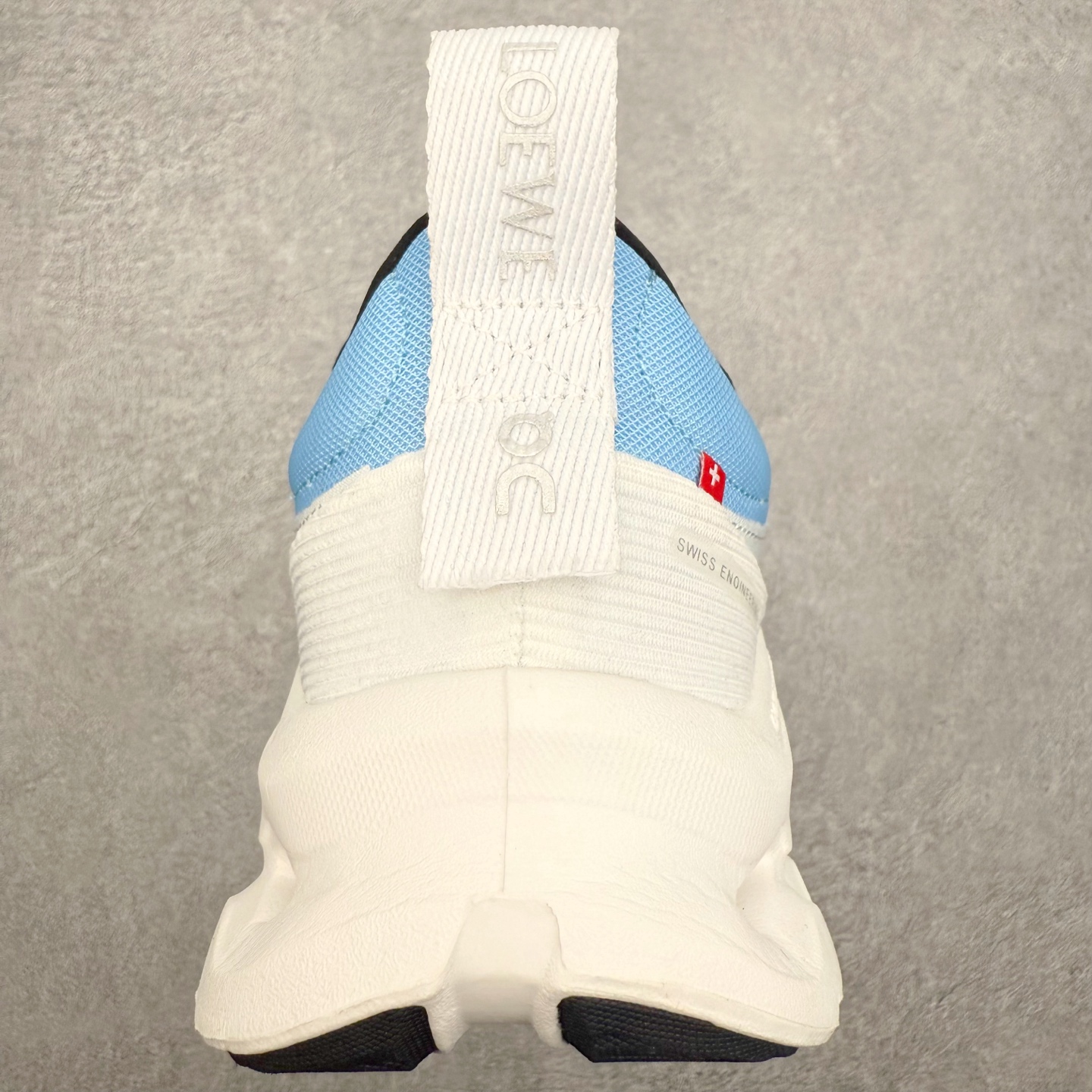 图片[8]-＃福利特价 LOEWE x On Cloudtilt 2.0 昂跑罗意威联名 圆头系带生活休闲鞋 此运动品牌 开创于2010年 缓震着陆、强效回弹、轻柔质感的设计构思始终是ON研制关键 与此同时基于“为全球提供革新性的跑步感受”信念 陆续推出了多款跑鞋及其以专业运动人体跑步工程学为设计关键的功能性跑步服饰设备 让跑者不费力气地畅快畅跑 尺码：36 36.5 37.5 38 38.5 39 40 40.5 41 42 42.5 43 44 44.5 45-选品中心