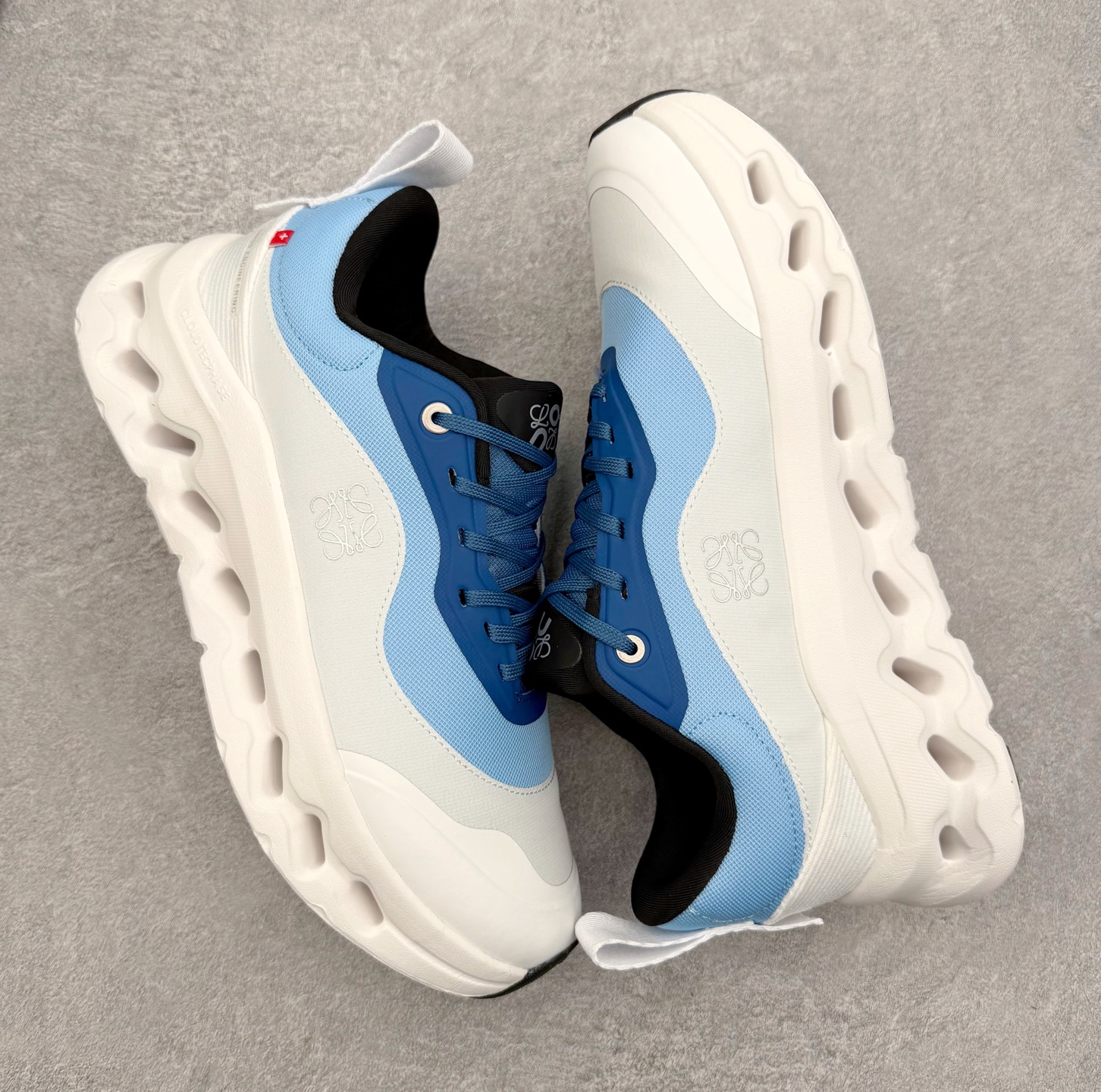 图片[3]-＃福利特价 LOEWE x On Cloudtilt 2.0 昂跑罗意威联名 圆头系带生活休闲鞋 此运动品牌 开创于2010年 缓震着陆、强效回弹、轻柔质感的设计构思始终是ON研制关键 与此同时基于“为全球提供革新性的跑步感受”信念 陆续推出了多款跑鞋及其以专业运动人体跑步工程学为设计关键的功能性跑步服饰设备 让跑者不费力气地畅快畅跑 尺码：36 36.5 37.5 38 38.5 39 40 40.5 41 42 42.5 43 44 44.5 45-选品中心