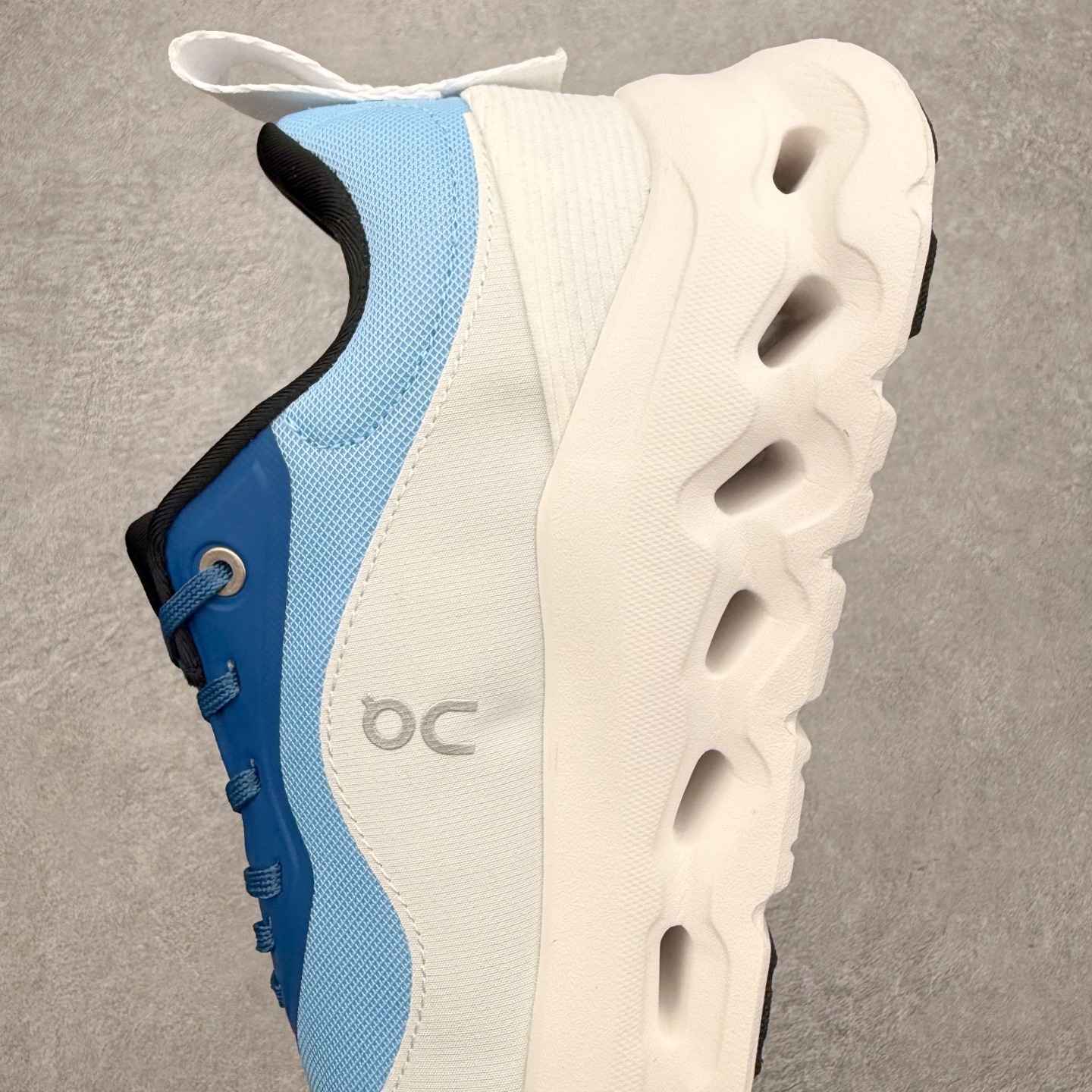 图片[7]-＃福利特价 LOEWE x On Cloudtilt 2.0 昂跑罗意威联名 圆头系带生活休闲鞋 此运动品牌 开创于2010年 缓震着陆、强效回弹、轻柔质感的设计构思始终是ON研制关键 与此同时基于“为全球提供革新性的跑步感受”信念 陆续推出了多款跑鞋及其以专业运动人体跑步工程学为设计关键的功能性跑步服饰设备 让跑者不费力气地畅快畅跑 尺码：36 36.5 37.5 38 38.5 39 40 40.5 41 42 42.5 43 44 44.5 45-选品中心