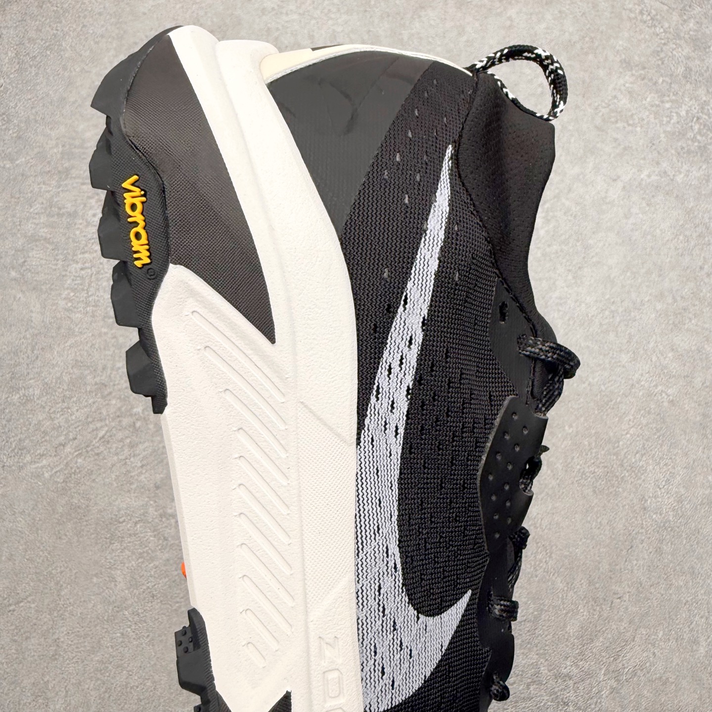 图片[6]-NK ACG ZEGAMA TRAIL 6 网面透气跑步鞋 兼顾迅疾外观和稳固脚感 后跟覆面和中足动态支撑巧妙融合 缔造稳定顺畅的迈步体验 采用密度更高的材料而且去除了前一代中操作的支撑 撑条设计 尺码：39 40 40.5 41 42 42.5 43 44 45-选品中心