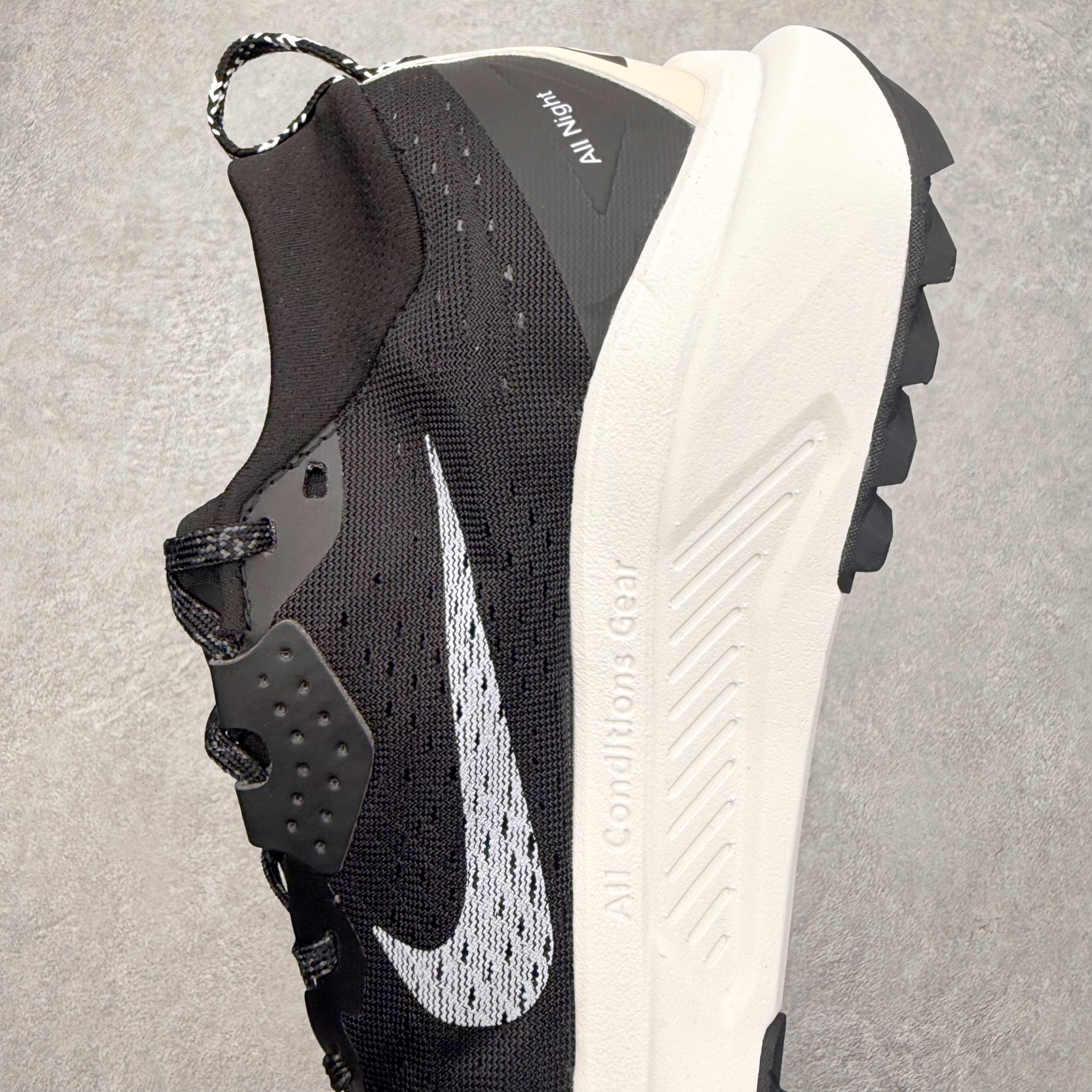 图片[7]-NK ACG ZEGAMA TRAIL 6 网面透气跑步鞋 兼顾迅疾外观和稳固脚感 后跟覆面和中足动态支撑巧妙融合 缔造稳定顺畅的迈步体验 采用密度更高的材料而且去除了前一代中操作的支撑 撑条设计 尺码：39 40 40.5 41 42 42.5 43 44 45-选品中心