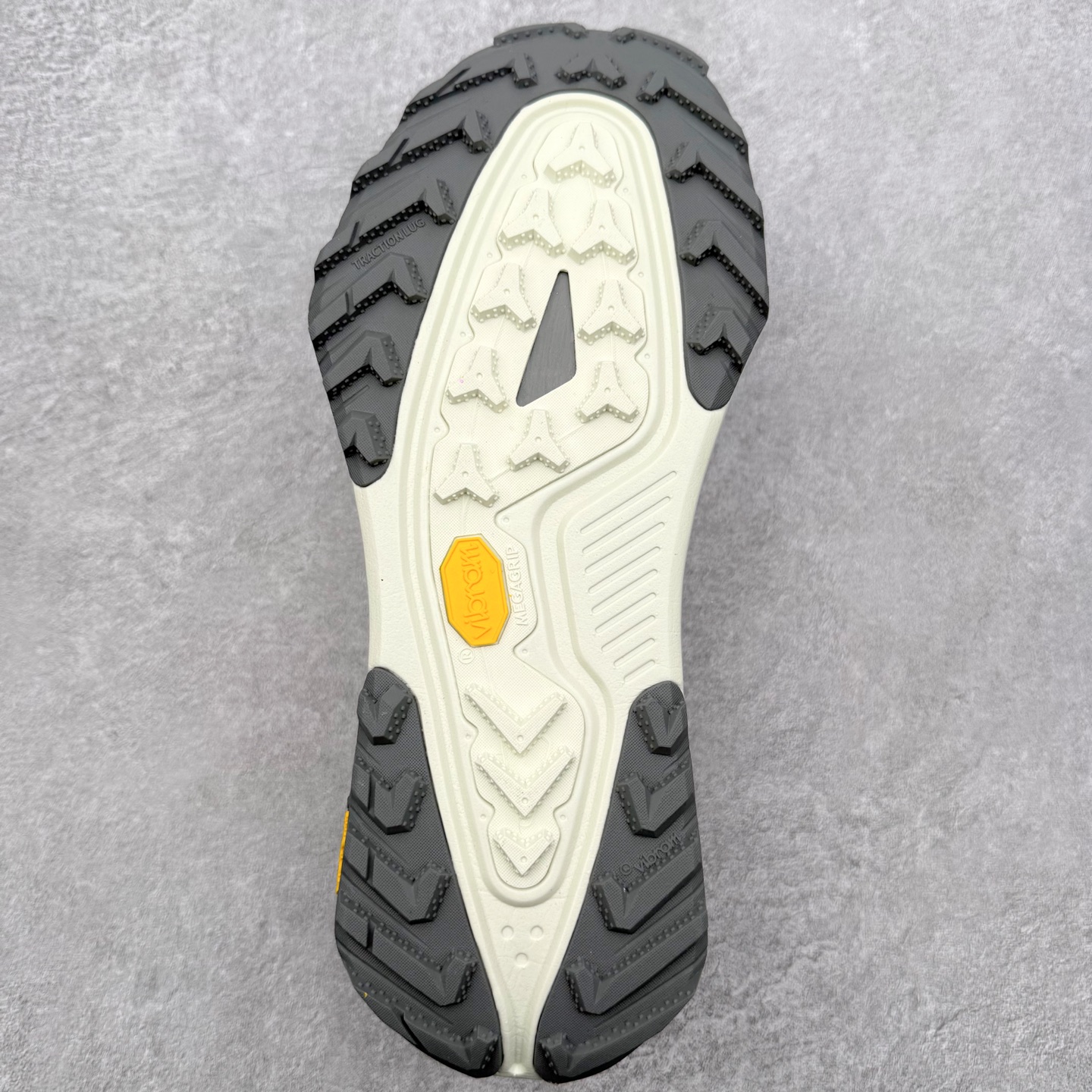 图片[9]-NK ACG ZEGAMA TRAIL 6 网面透气跑步鞋 兼顾迅疾外观和稳固脚感 后跟覆面和中足动态支撑巧妙融合 缔造稳定顺畅的迈步体验 采用密度更高的材料而且去除了前一代中操作的支撑 撑条设计 尺码：39 40 40.5 41 42 42.5 43 44 45-选品中心