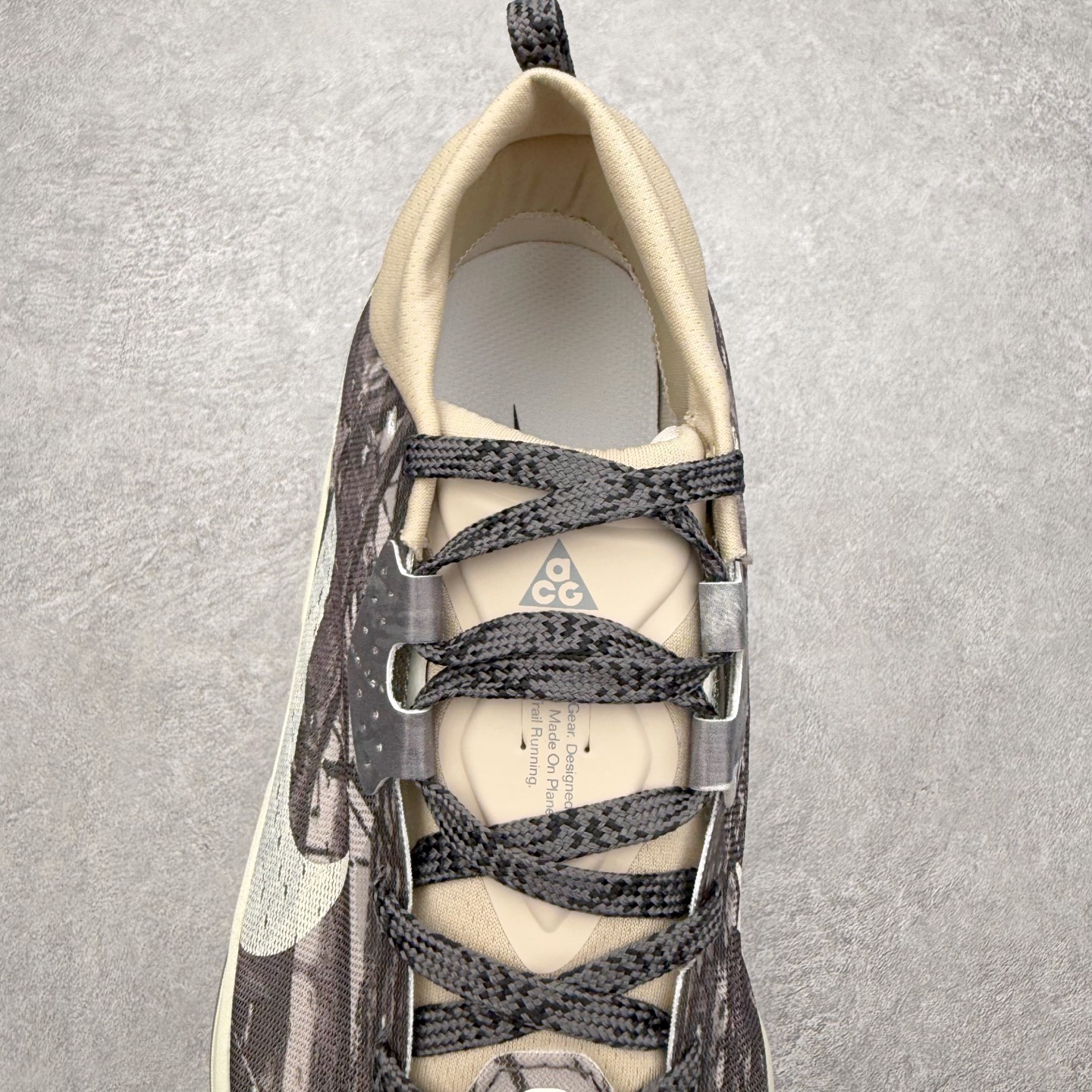 图片[5]-NK ACG ZEGAMA TRAIL 6 网面透气跑步鞋 兼顾迅疾外观和稳固脚感 后跟覆面和中足动态支撑巧妙融合 缔造稳定顺畅的迈步体验 采用密度更高的材料而且去除了前一代中操作的支撑 撑条设计 尺码：39 40 40.5 41 42 42.5 43 44 45-选品中心