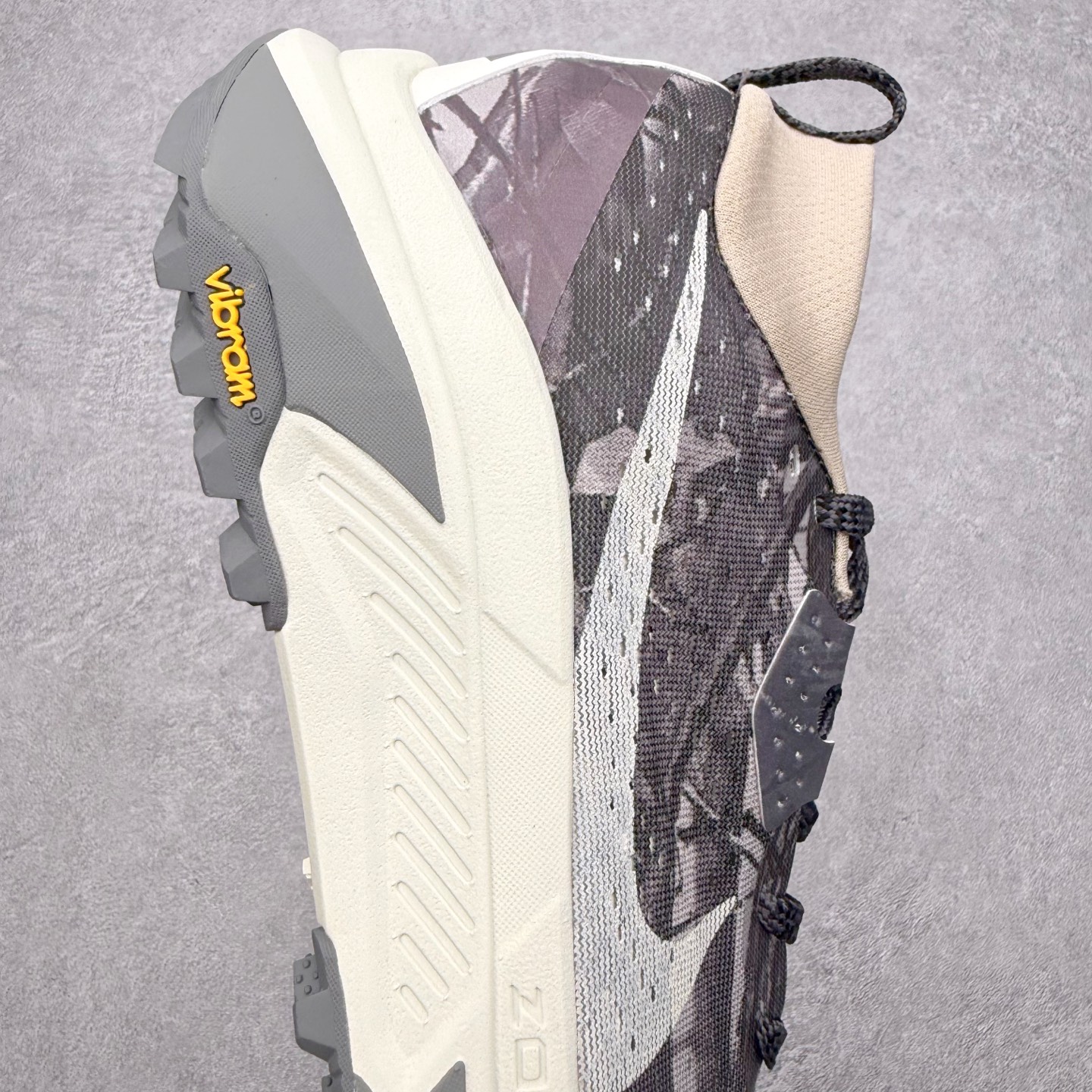 图片[6]-NK ACG ZEGAMA TRAIL 6 网面透气跑步鞋 兼顾迅疾外观和稳固脚感 后跟覆面和中足动态支撑巧妙融合 缔造稳定顺畅的迈步体验 采用密度更高的材料而且去除了前一代中操作的支撑 撑条设计 尺码：39 40 40.5 41 42 42.5 43 44 45-选品中心