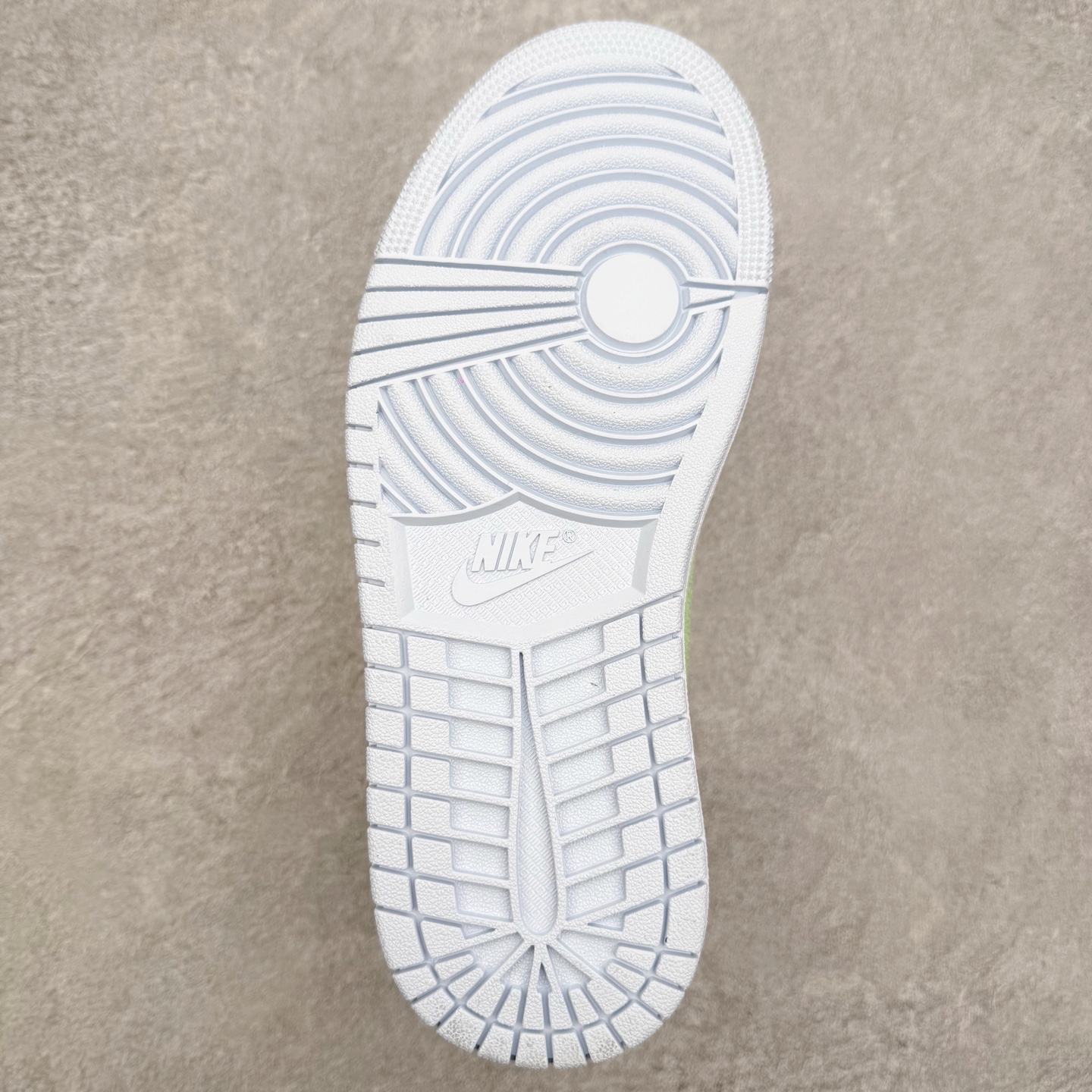 图片[9]-＃K版 Air Jordan AJ1 Low 低帮 IB7113-403 全新流水线出品 DT版本唯一平替选择 市场第二梯队最强版 全部原鞋开发 原楦原纸板开发 全鞋电脑针车 原厂内置全掌气垫 原盒内在原标 唯一Zp原版鞋带绑法 免检产品 全新2022版型 全头层皮料 完美零毛边处理 原厂配置全掌气垫 价格定位良心 几十个配色陆续出货 实拍调校N版已经零色差零失真 百分百还原实物色彩所见即所得 不存在货不对板色差等低级问题 选购参考实物拍摄 不混卖不参货 只用心做好货严格选品 承诺混一赔十 尺码：36 36.5 37.5 38 38.5 39 40 40.5 41 42 42.5 43 44 44.5 45-选品中心