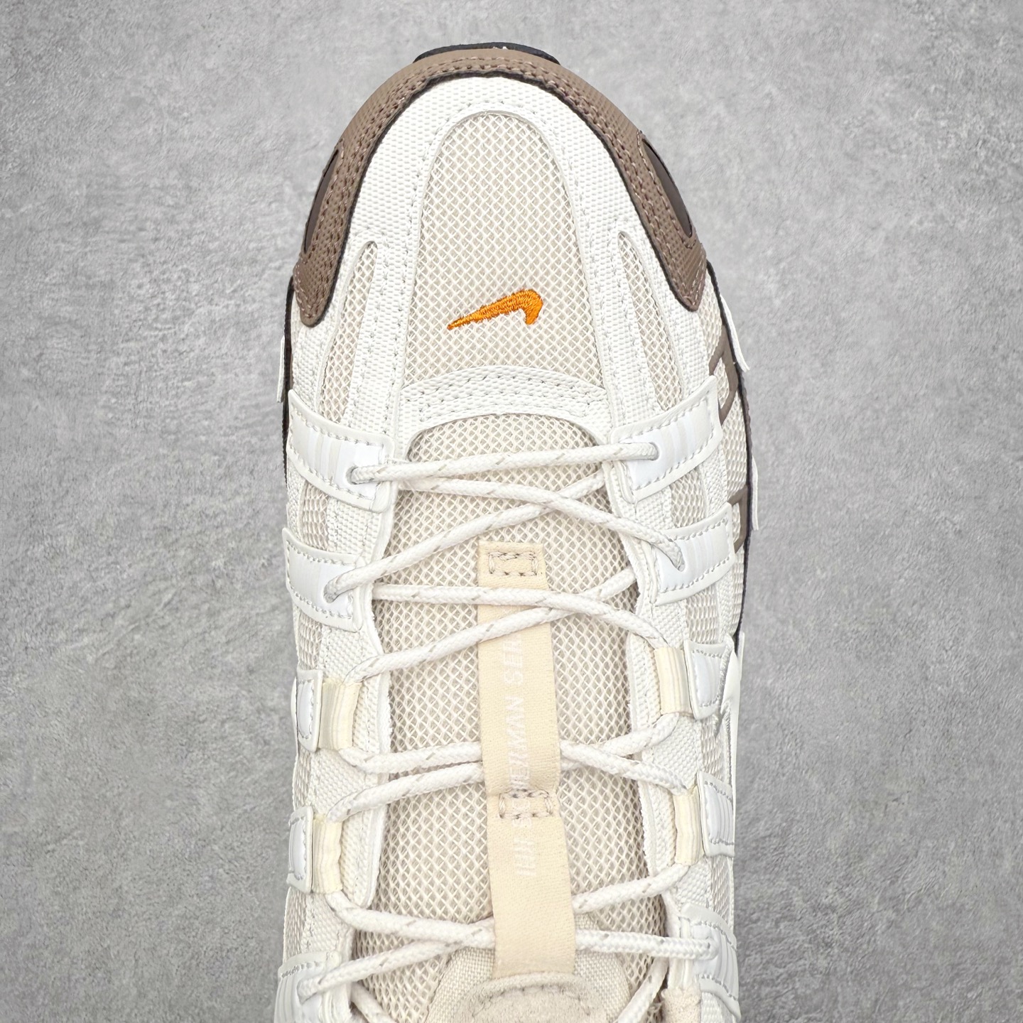 图片[4]-NK P-6000 系列低帮复古老爹风休闲运动舒适慢跑鞋 IO1904-104 融合 Pegasus 过往运动鞋设计 助力 21 世纪早期跑步运动跃升时尚新高度 采用透气网眼布、运动风格线条和耐穿覆面 兼具吸睛外观和舒适感受 中底泡绵以田径赛道为灵感 打造厚实设计 缔造出众缓震性能 尺码：36 36.5 37.5 38 38.5 39 40 40.5 41 42 42.5 43 44 44.5 45-选品中心