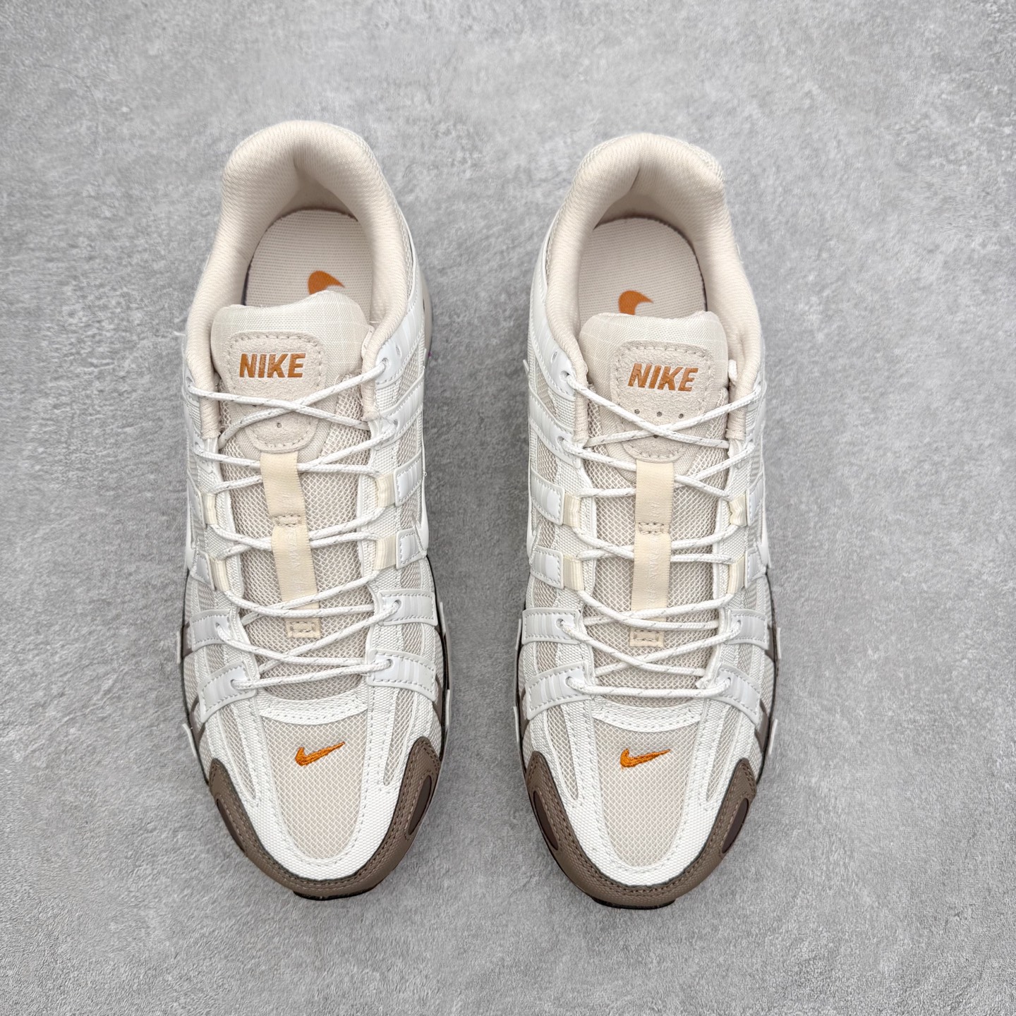 图片[2]-NK P-6000 系列低帮复古老爹风休闲运动舒适慢跑鞋 IO1904-104 融合 Pegasus 过往运动鞋设计 助力 21 世纪早期跑步运动跃升时尚新高度 采用透气网眼布、运动风格线条和耐穿覆面 兼具吸睛外观和舒适感受 中底泡绵以田径赛道为灵感 打造厚实设计 缔造出众缓震性能 尺码：36 36.5 37.5 38 38.5 39 40 40.5 41 42 42.5 43 44 44.5 45-选品中心